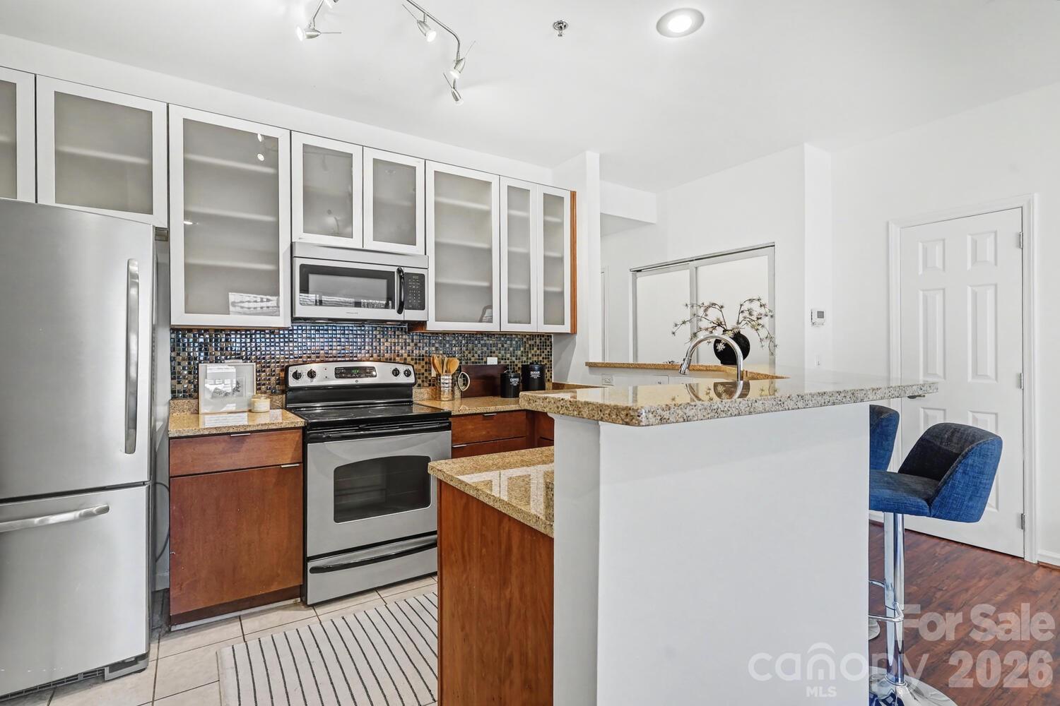 525 N Graham Street Unit: 3B