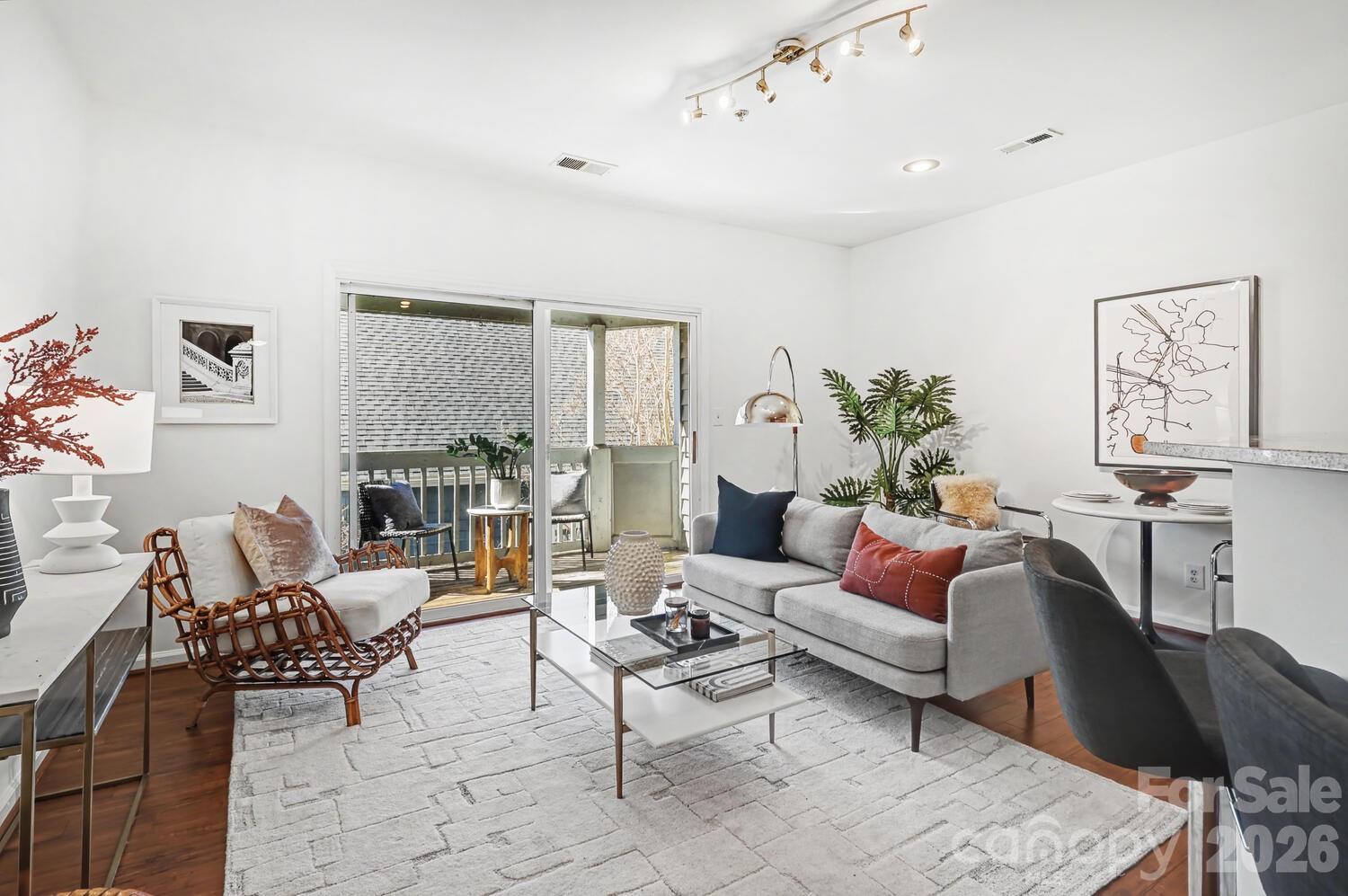 525 N Graham Street Unit: 3B