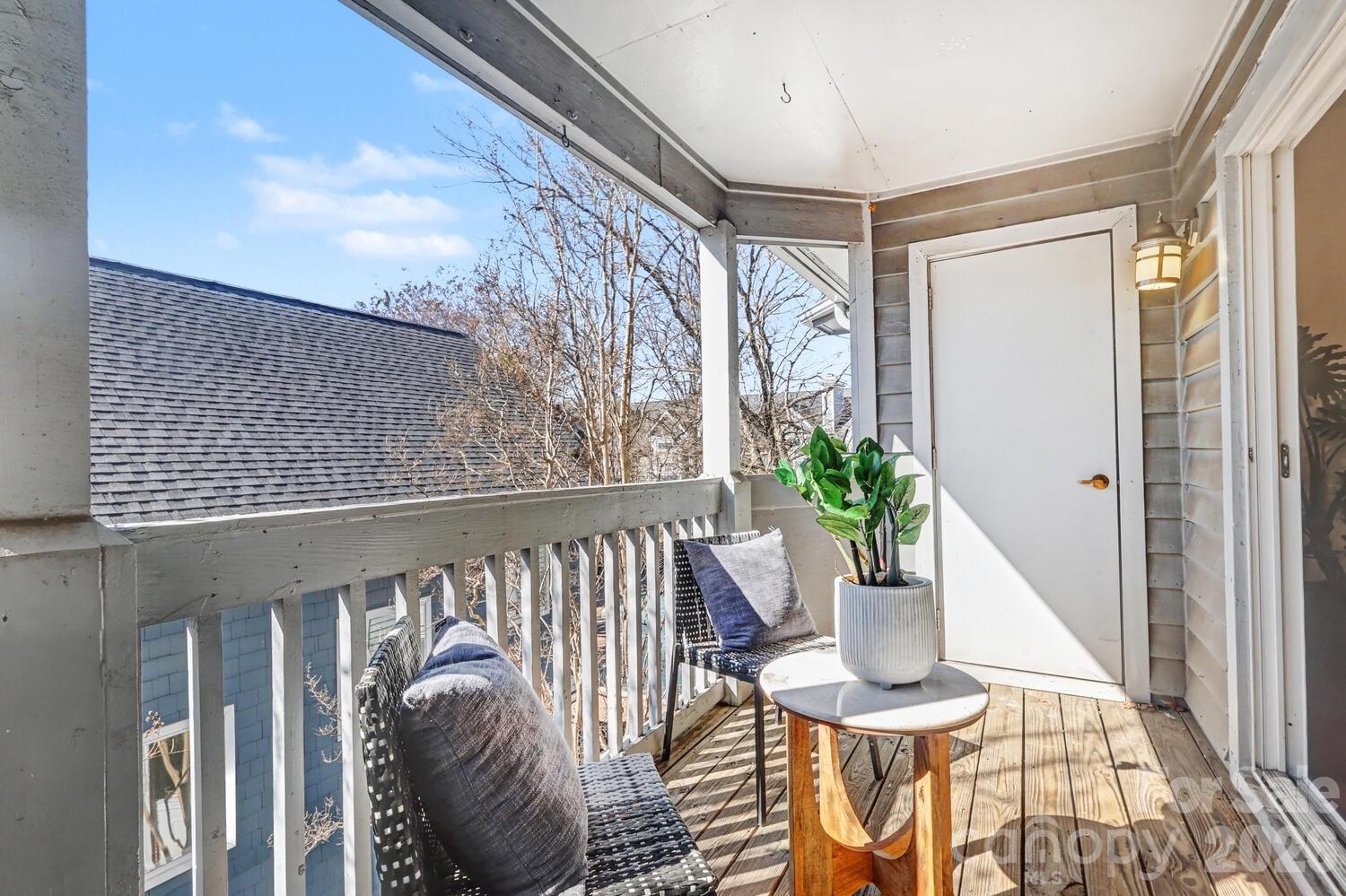 525 N Graham Street Unit: 3B