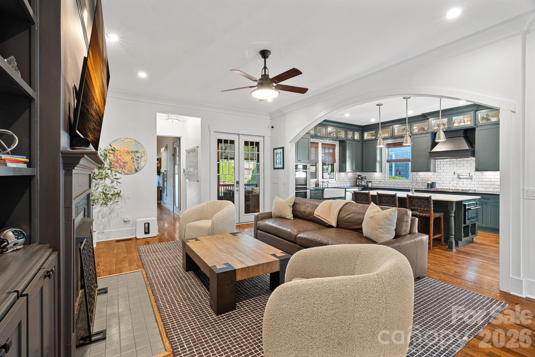 405 E Tremont Avenue