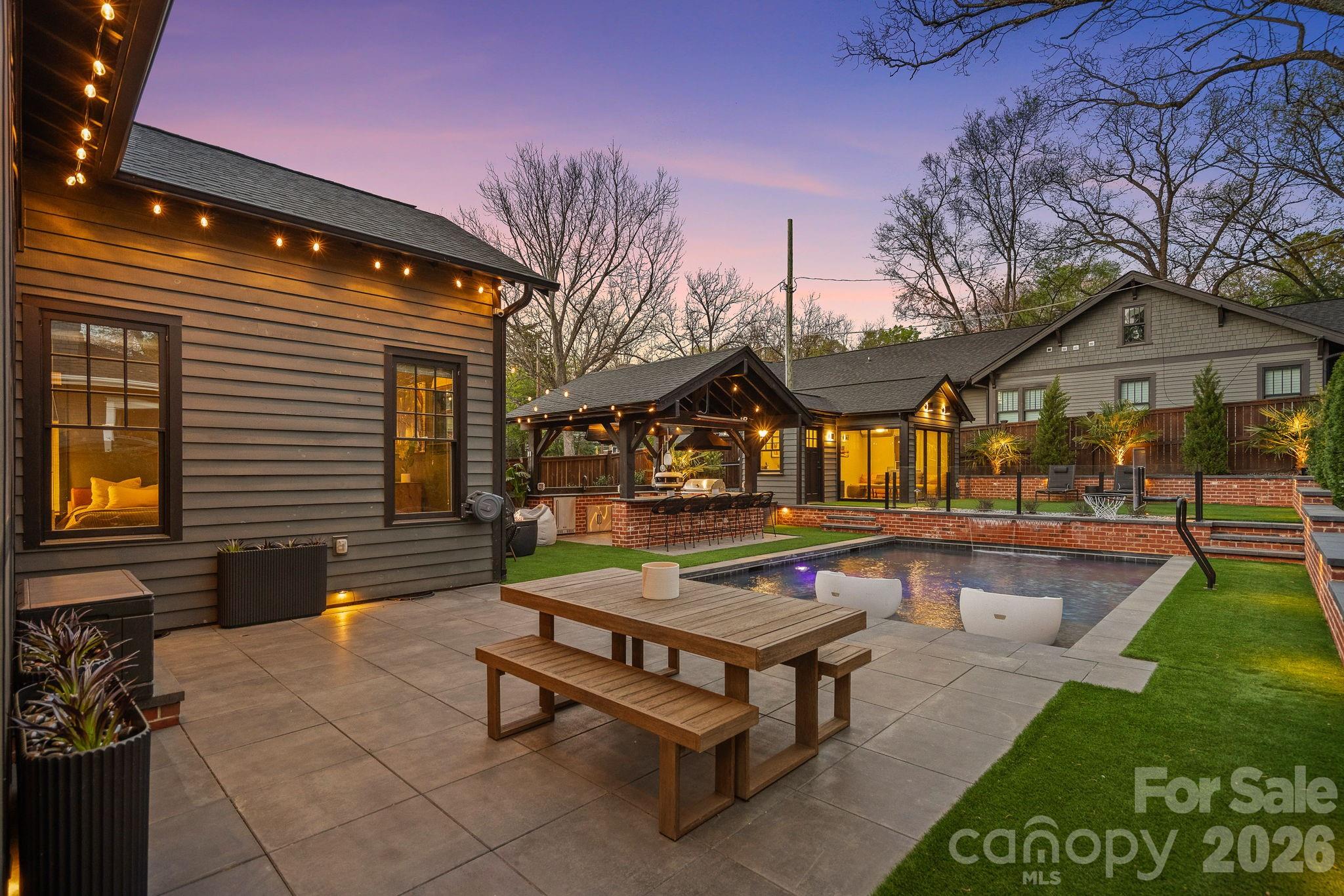 405 E Tremont Avenue