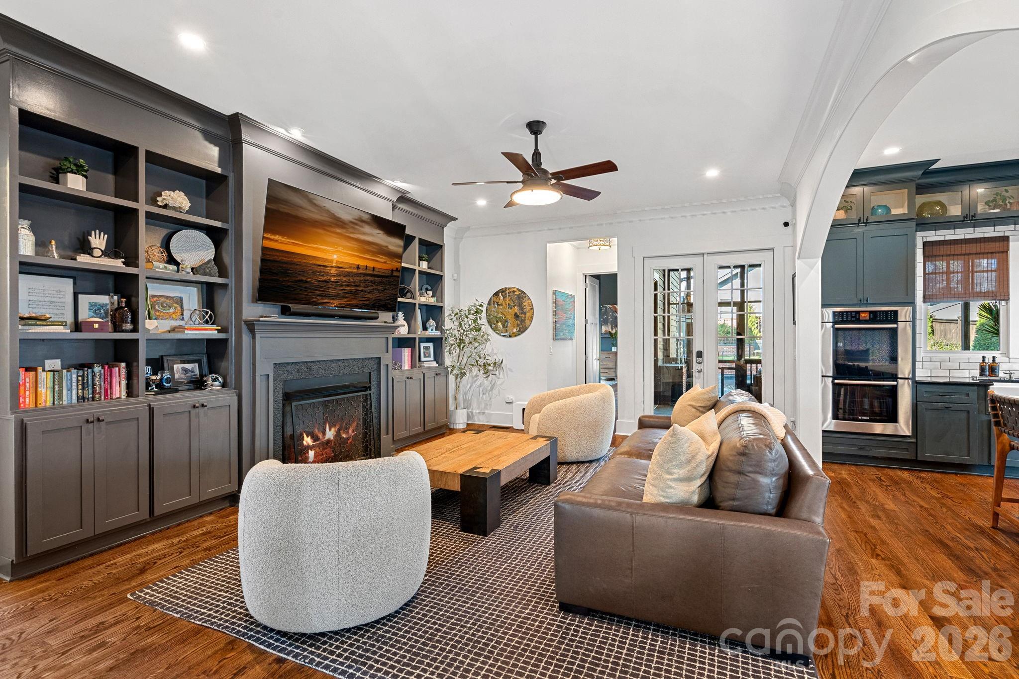 405 E Tremont Avenue