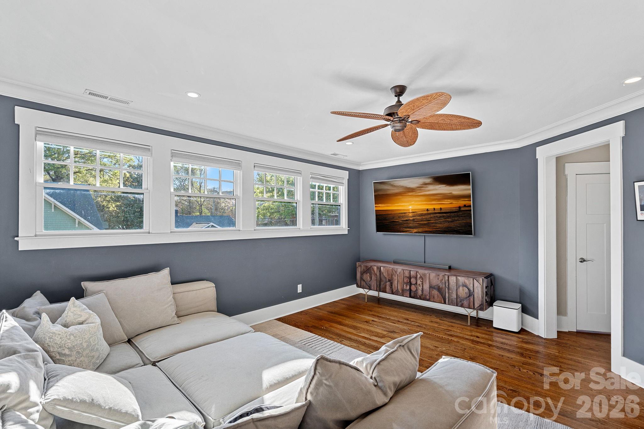 405 E Tremont Avenue