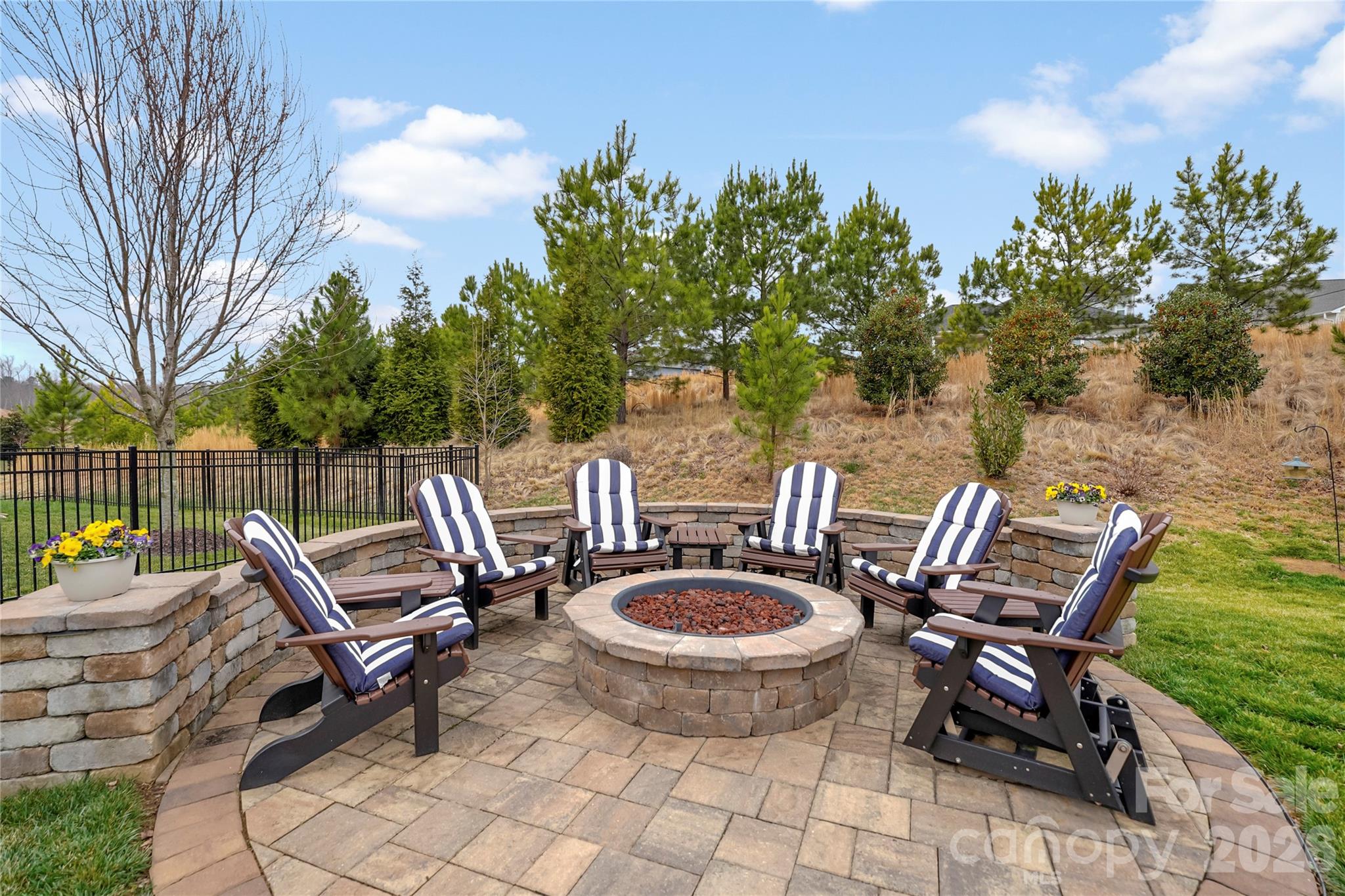 5047 Looking Glass Trail