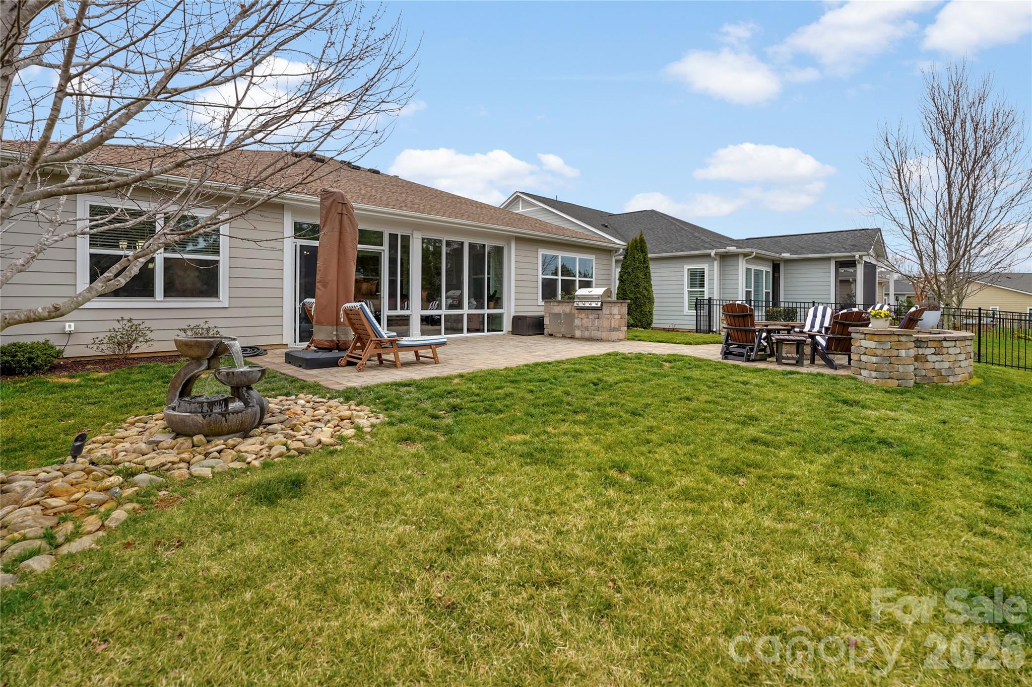 5047 Looking Glass Trail