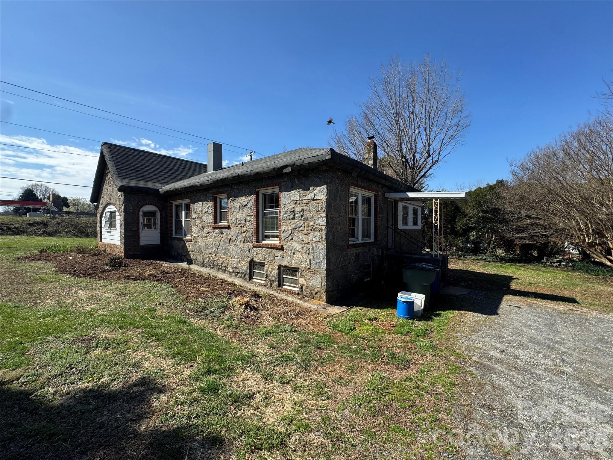 905 Conover Boulevard E