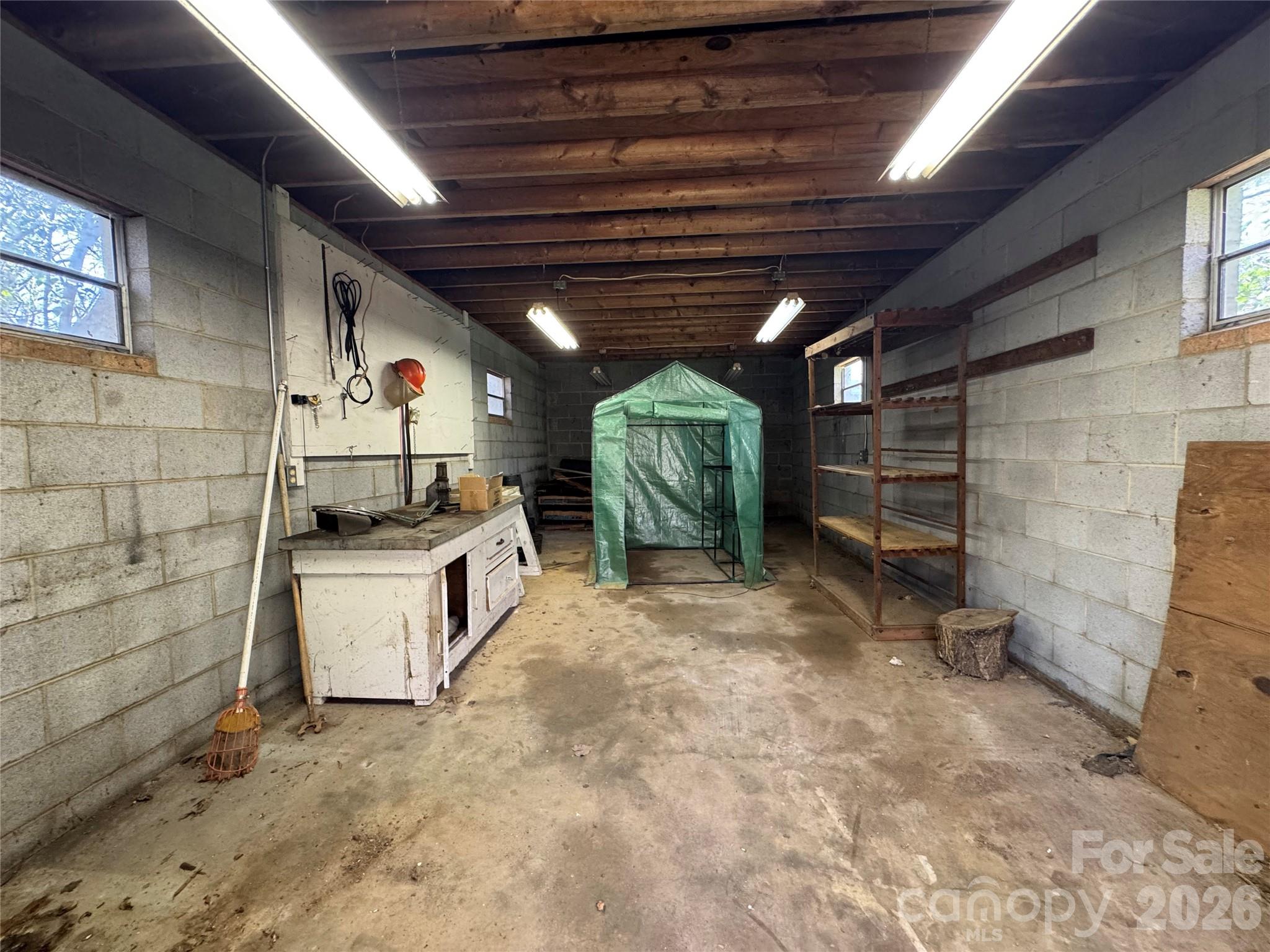 905 Conover Boulevard E