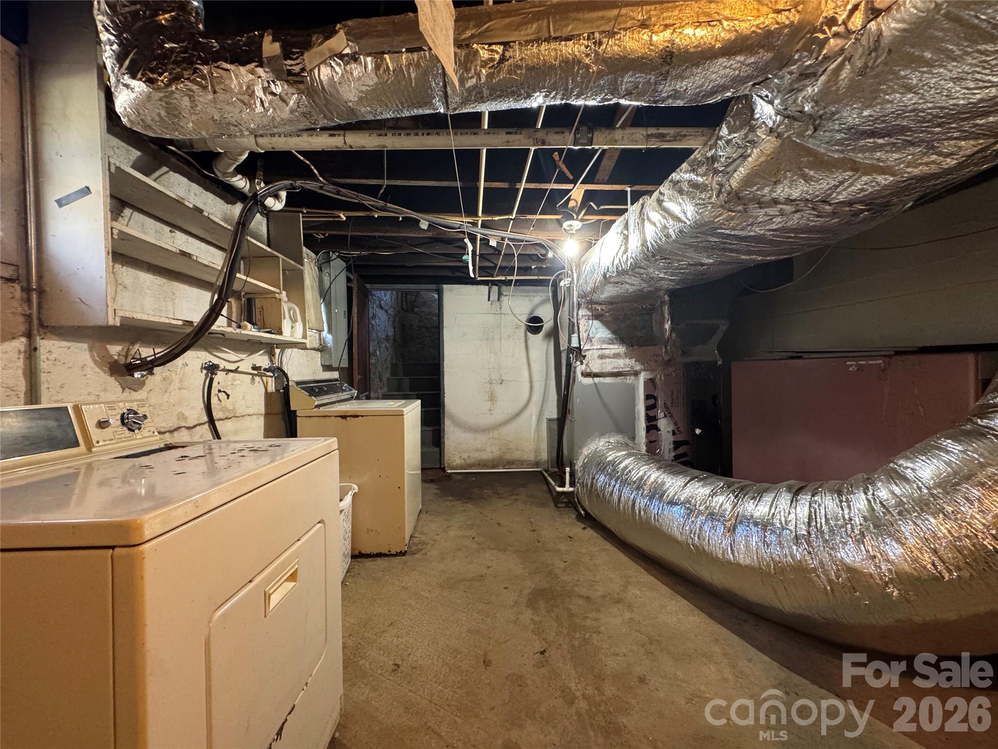 905 Conover Boulevard E