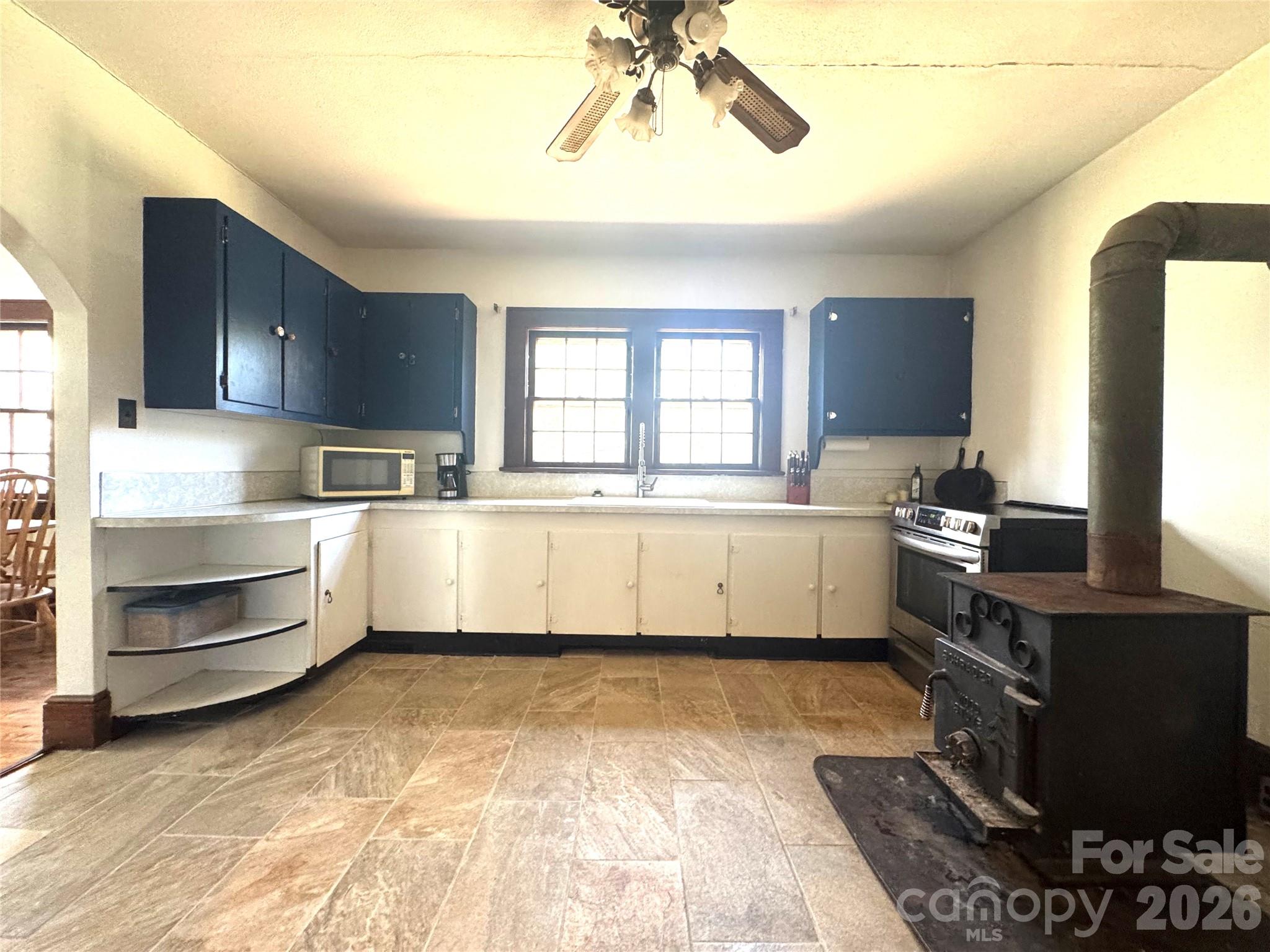 905 Conover Boulevard E