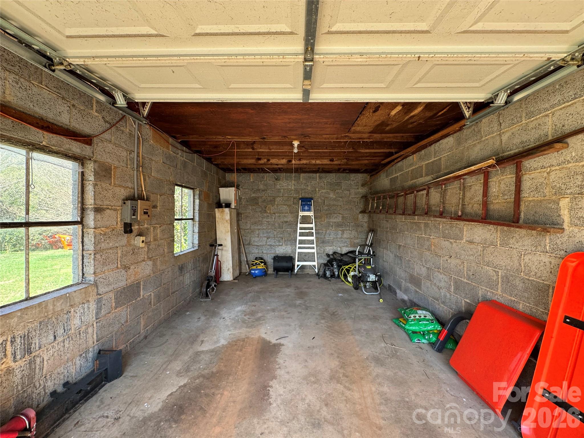 905 Conover Boulevard E