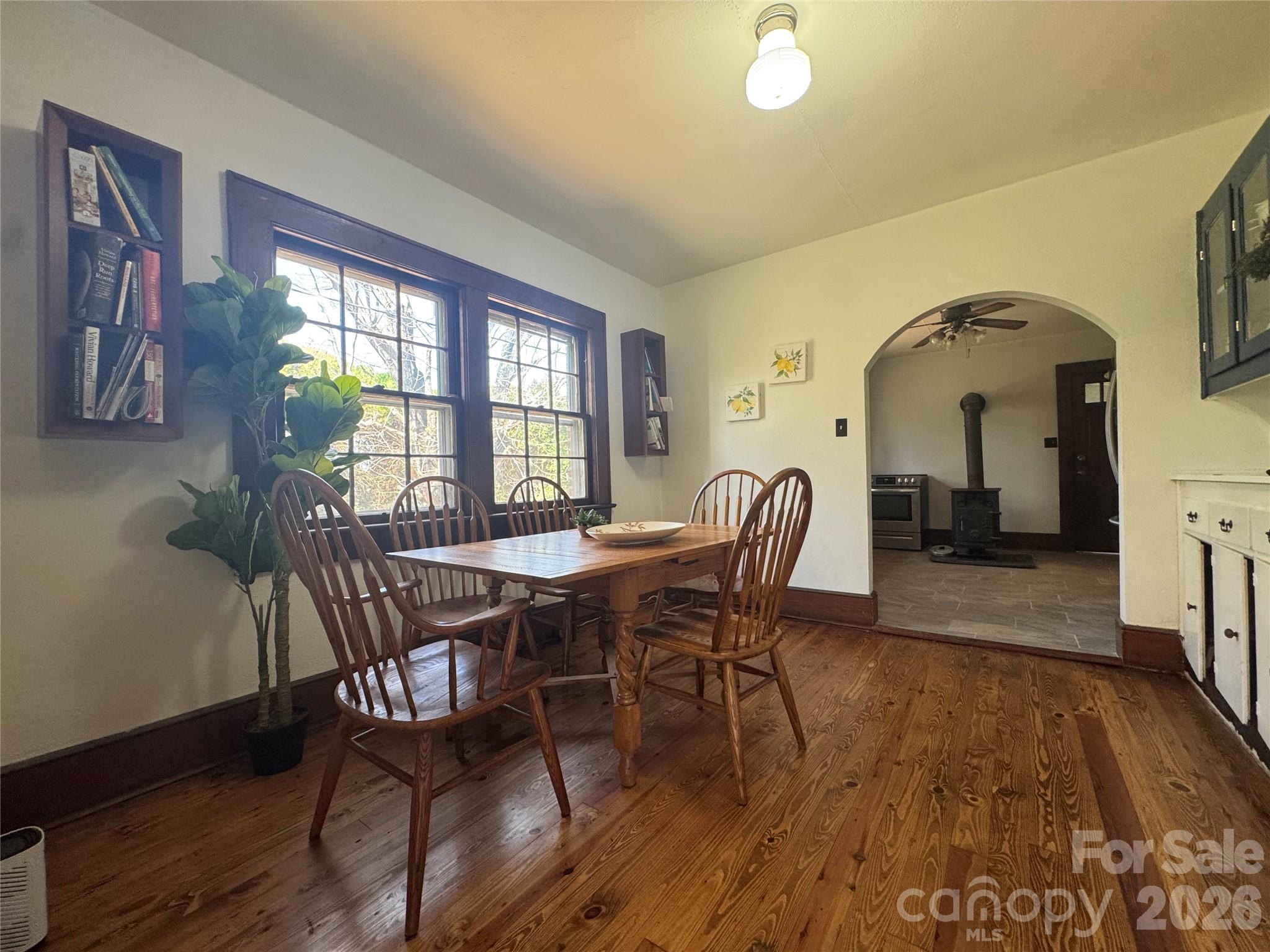 905 Conover Boulevard E