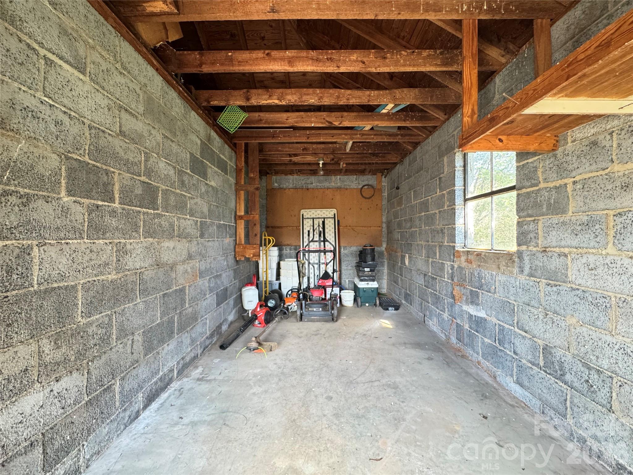 905 Conover Boulevard E