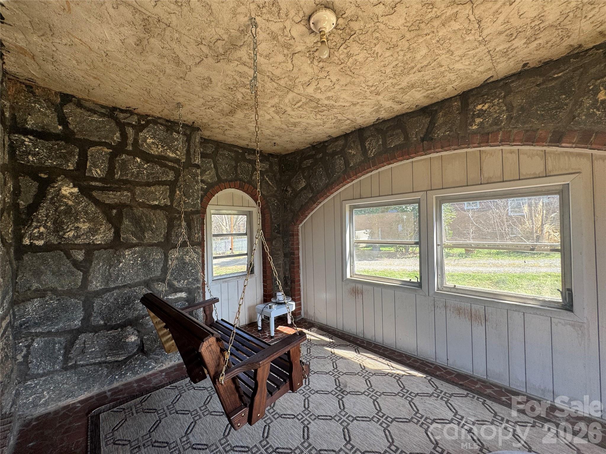 905 Conover Boulevard E