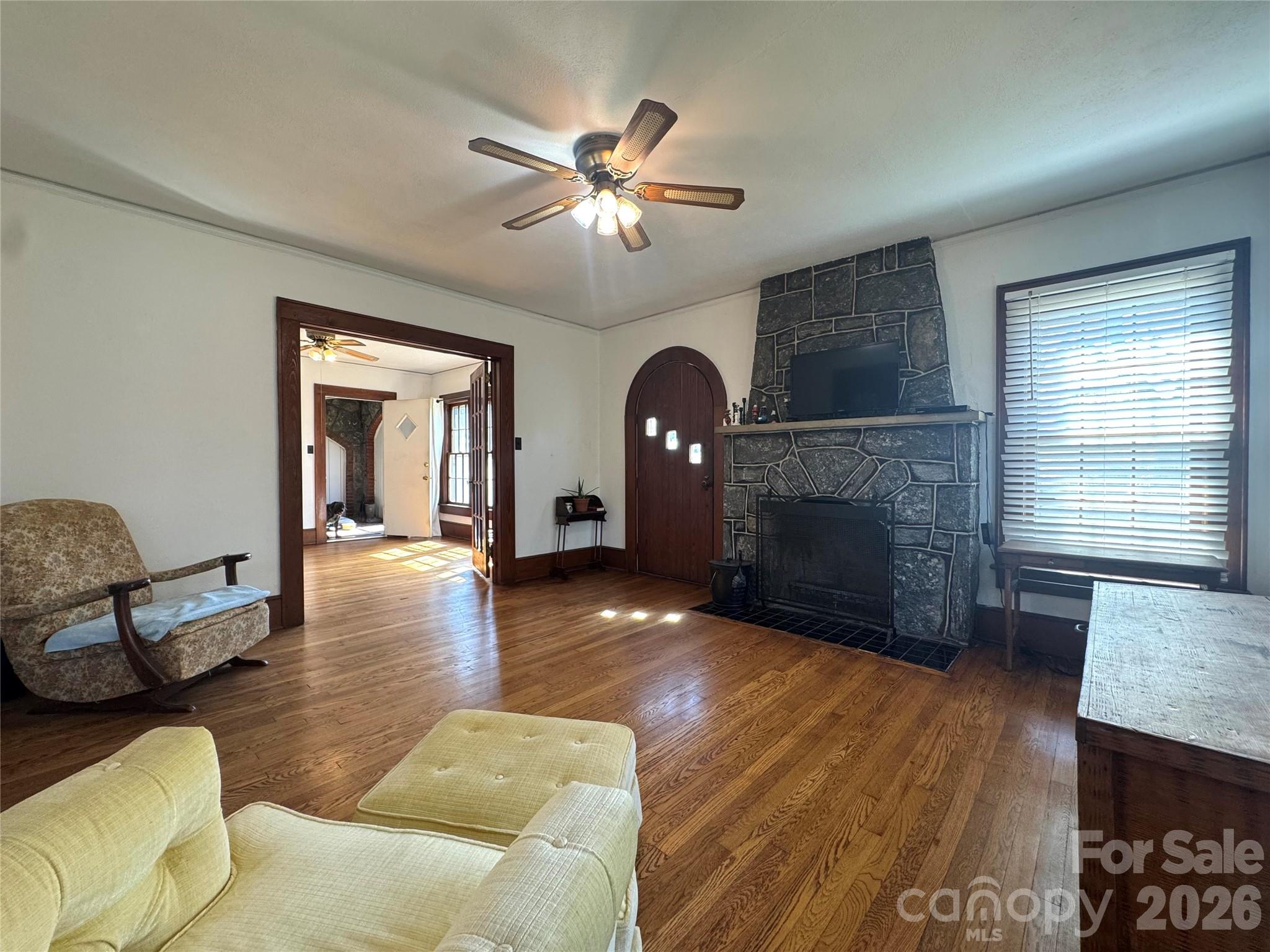 905 Conover Boulevard E