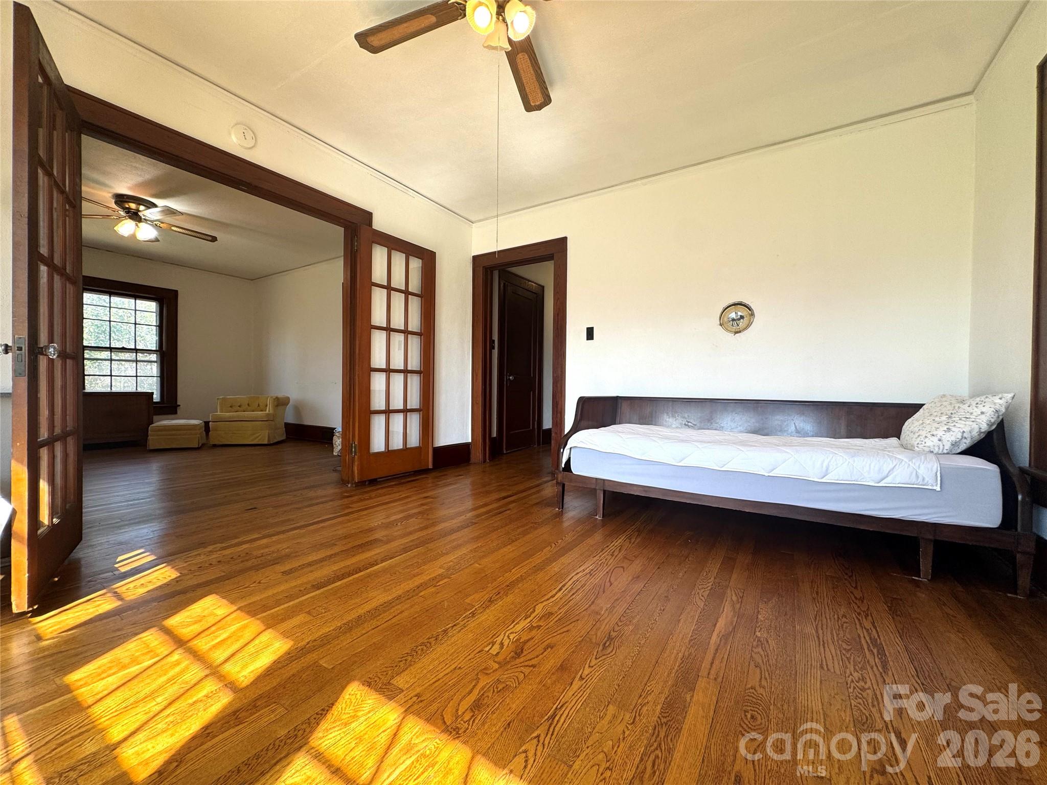 905 Conover Boulevard E