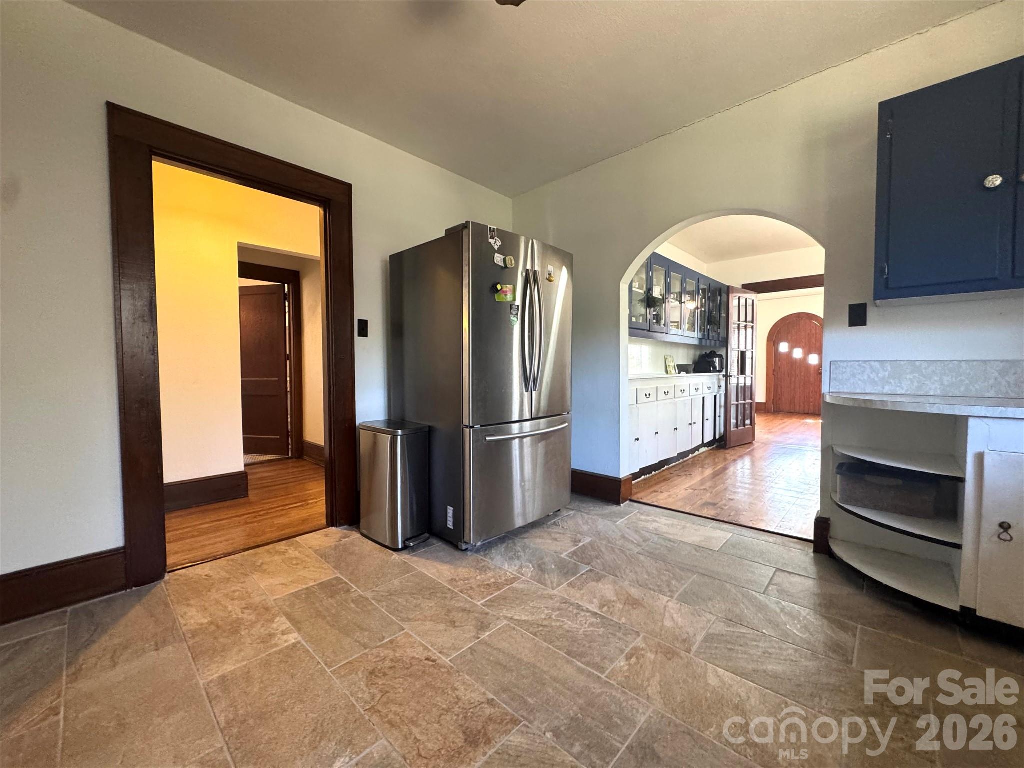 905 Conover Boulevard E