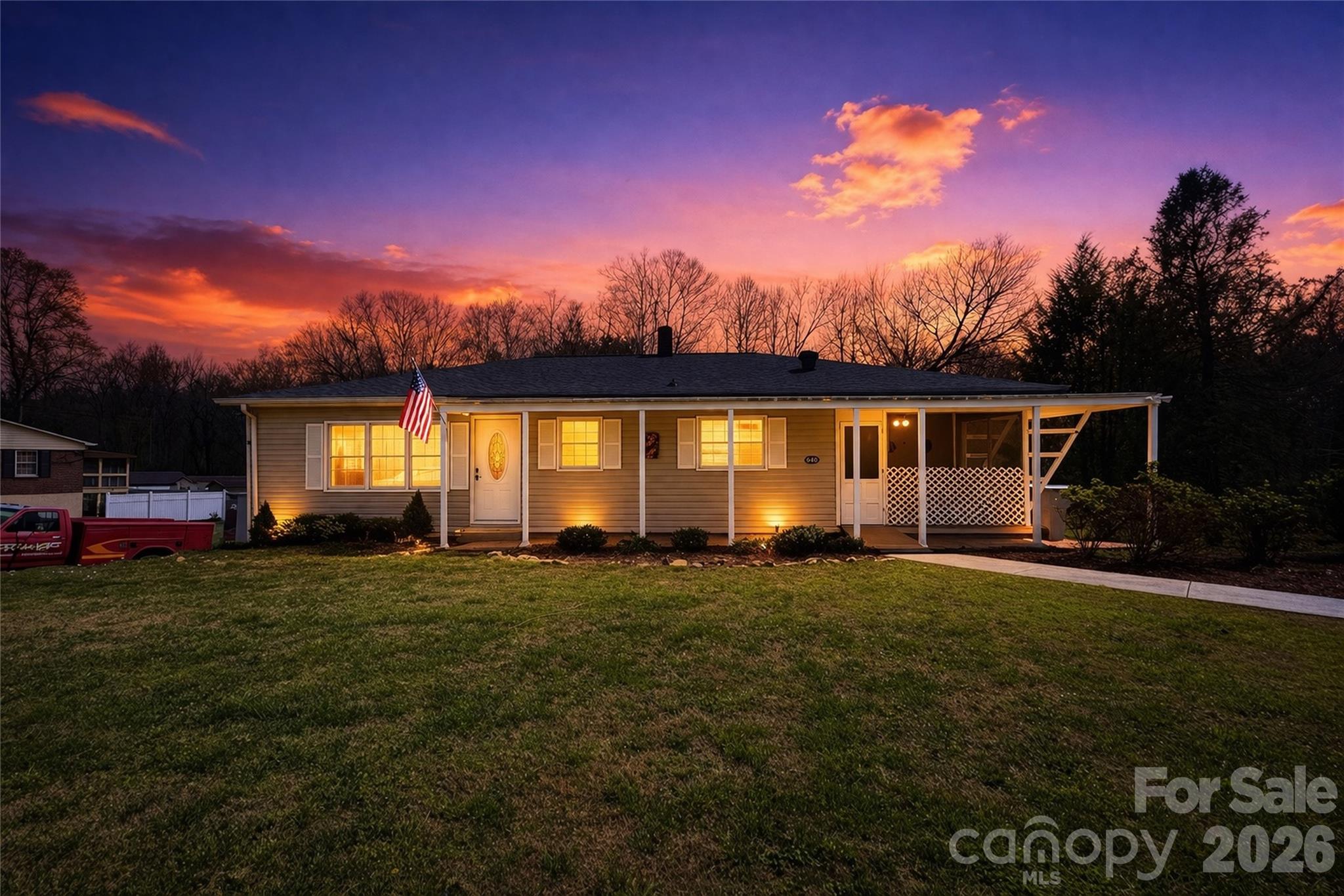 848 Meadowood Drive NE