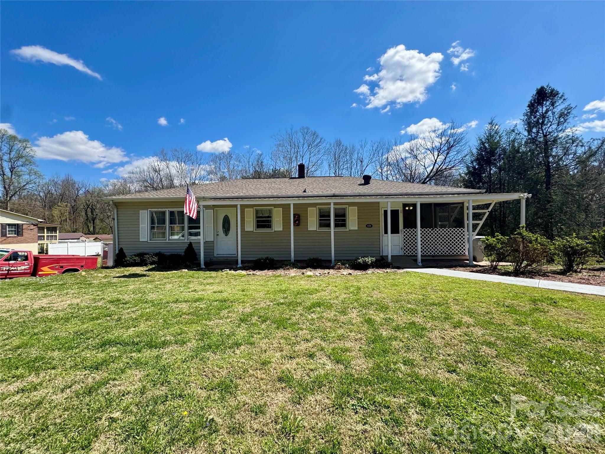 848 Meadowood Drive NE