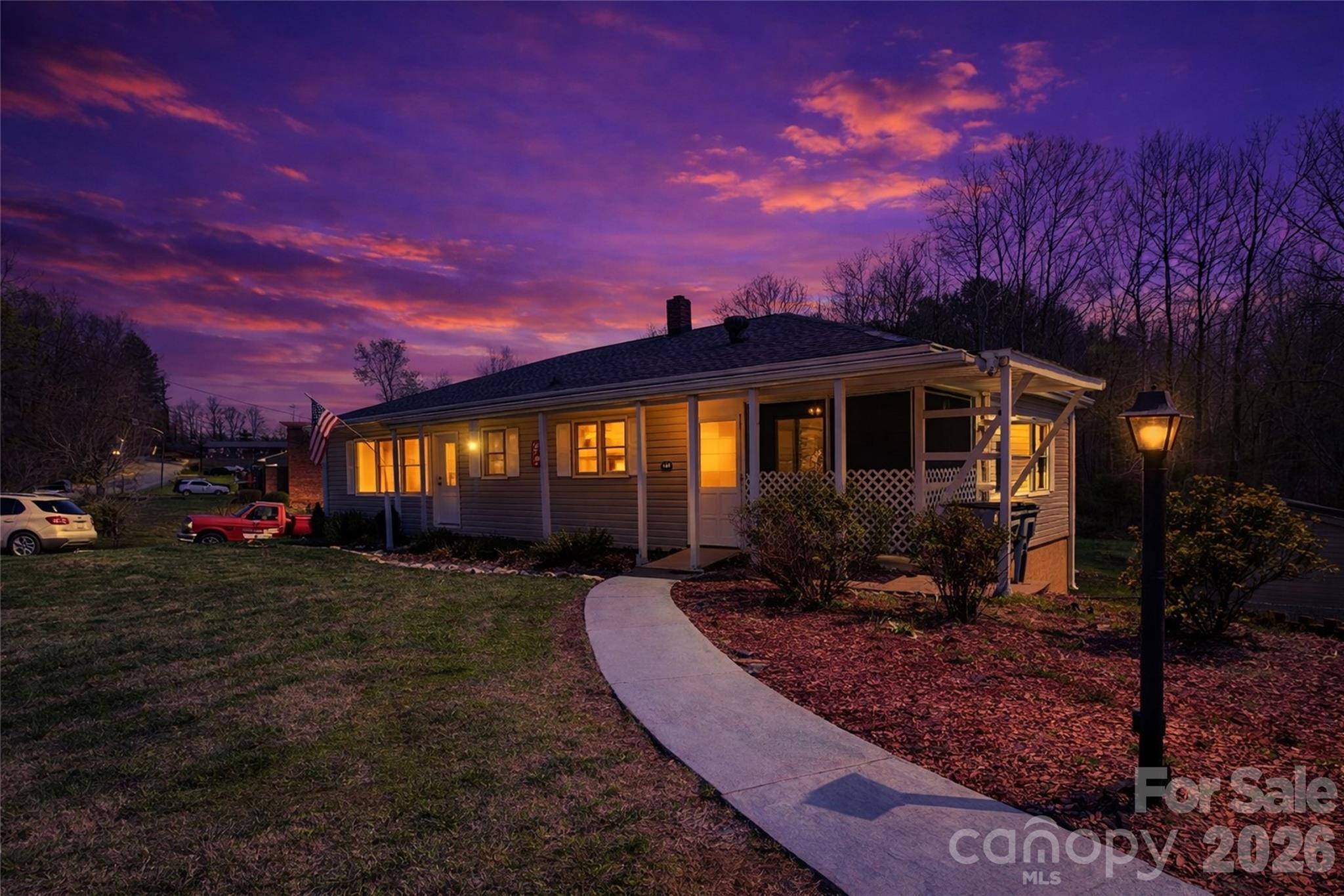 848 Meadowood Drive NE