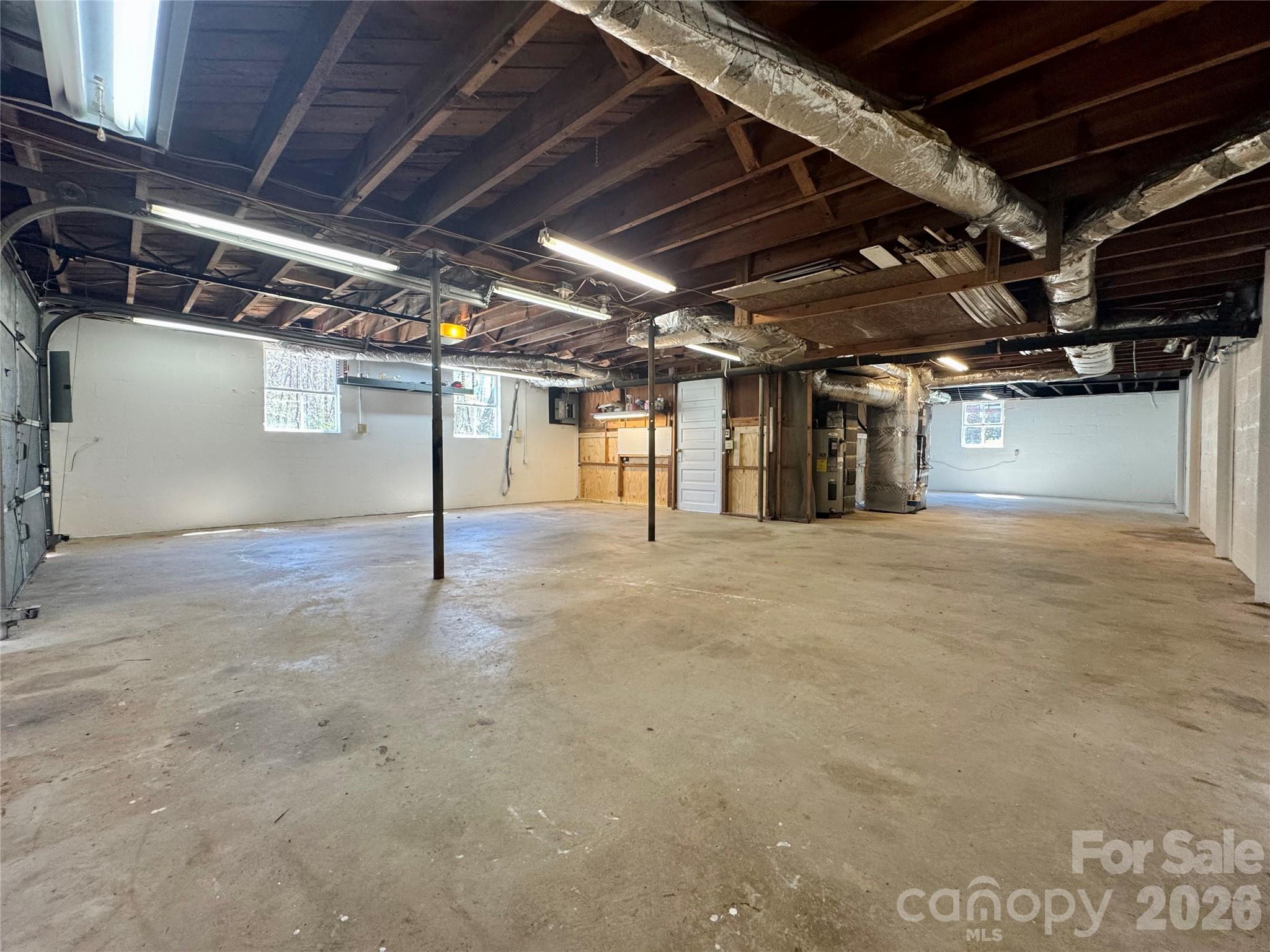 848 Meadowood Drive NE