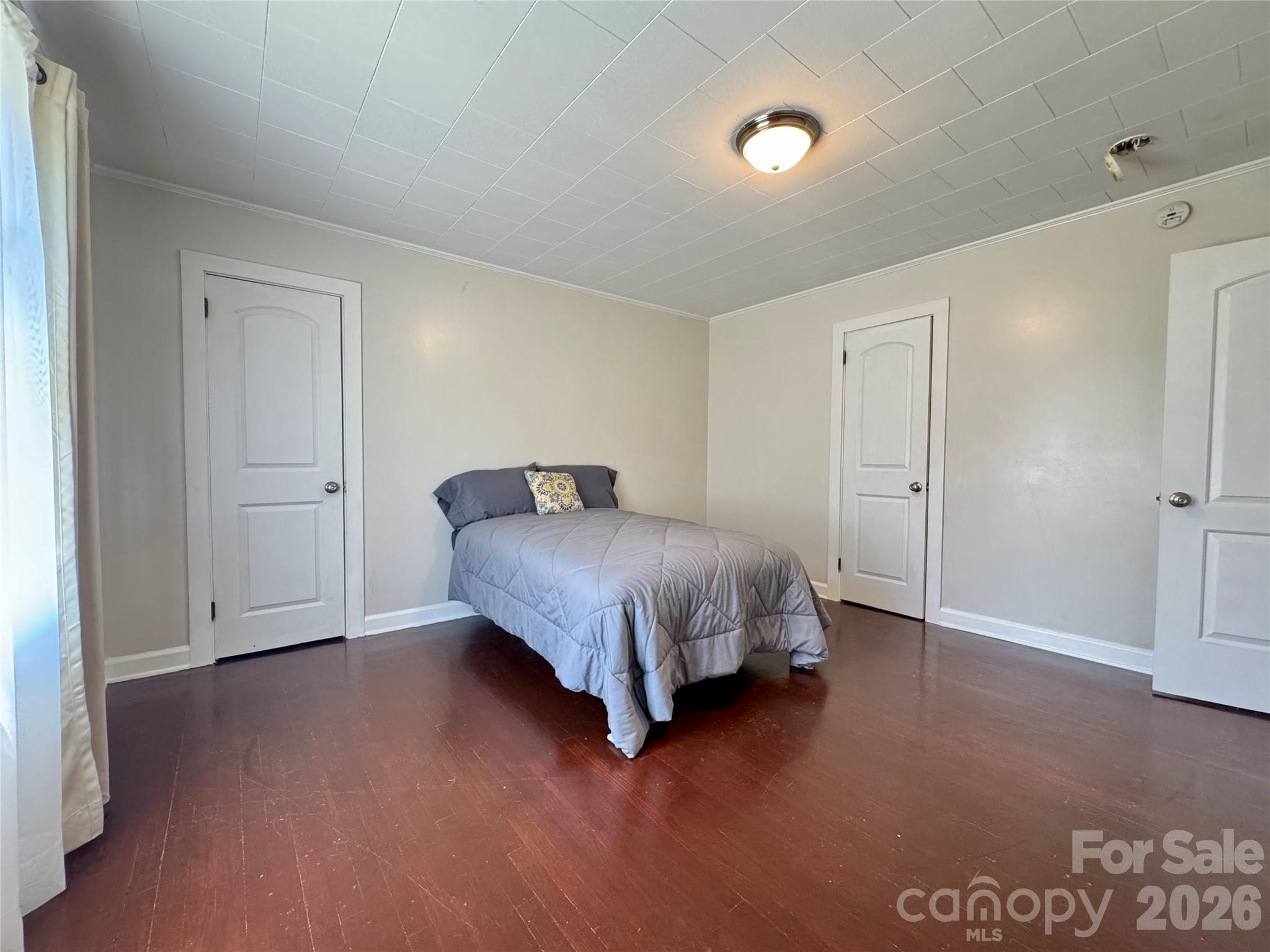 848 Meadowood Drive NE