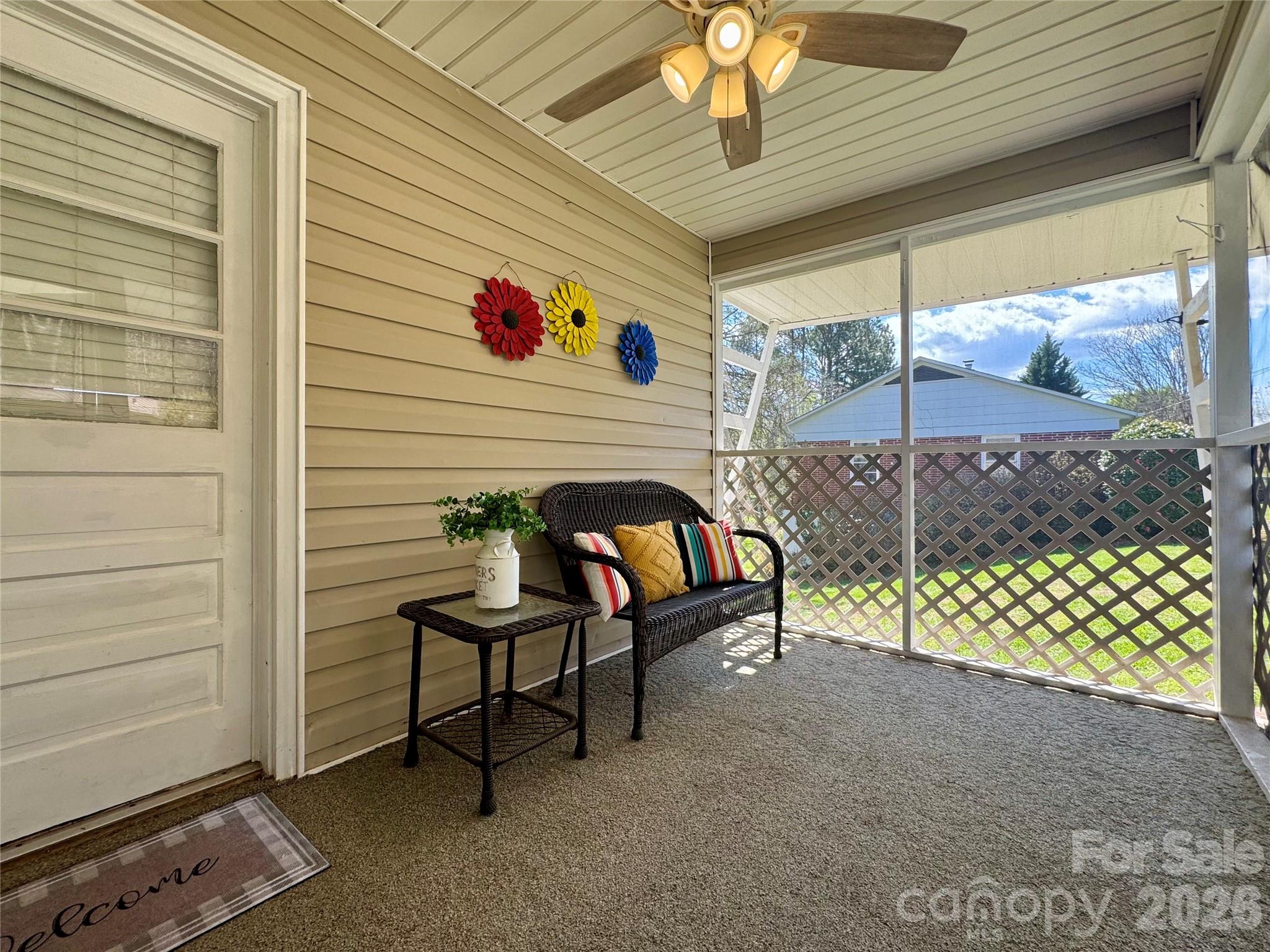 848 Meadowood Drive NE