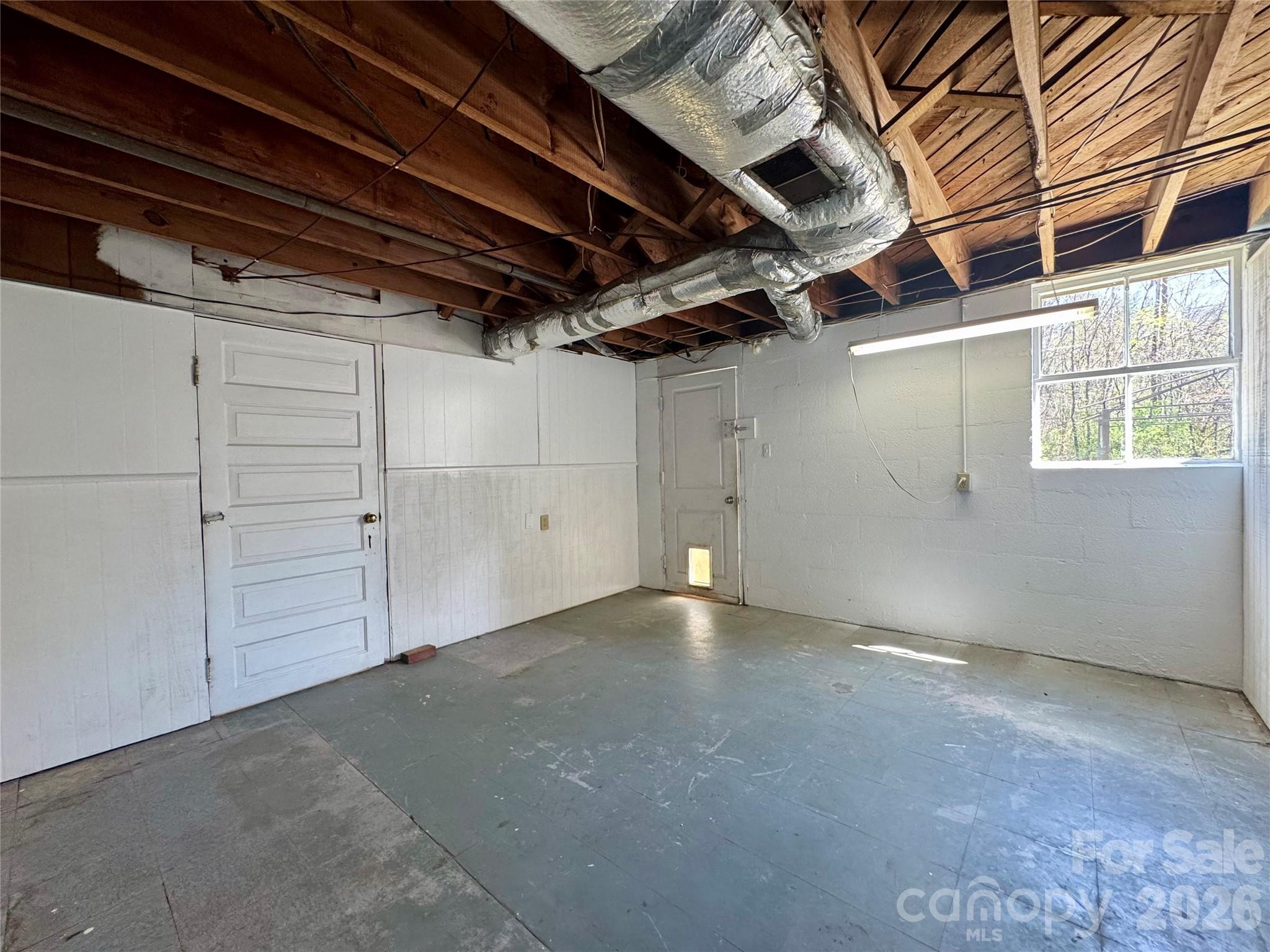 848 Meadowood Drive NE