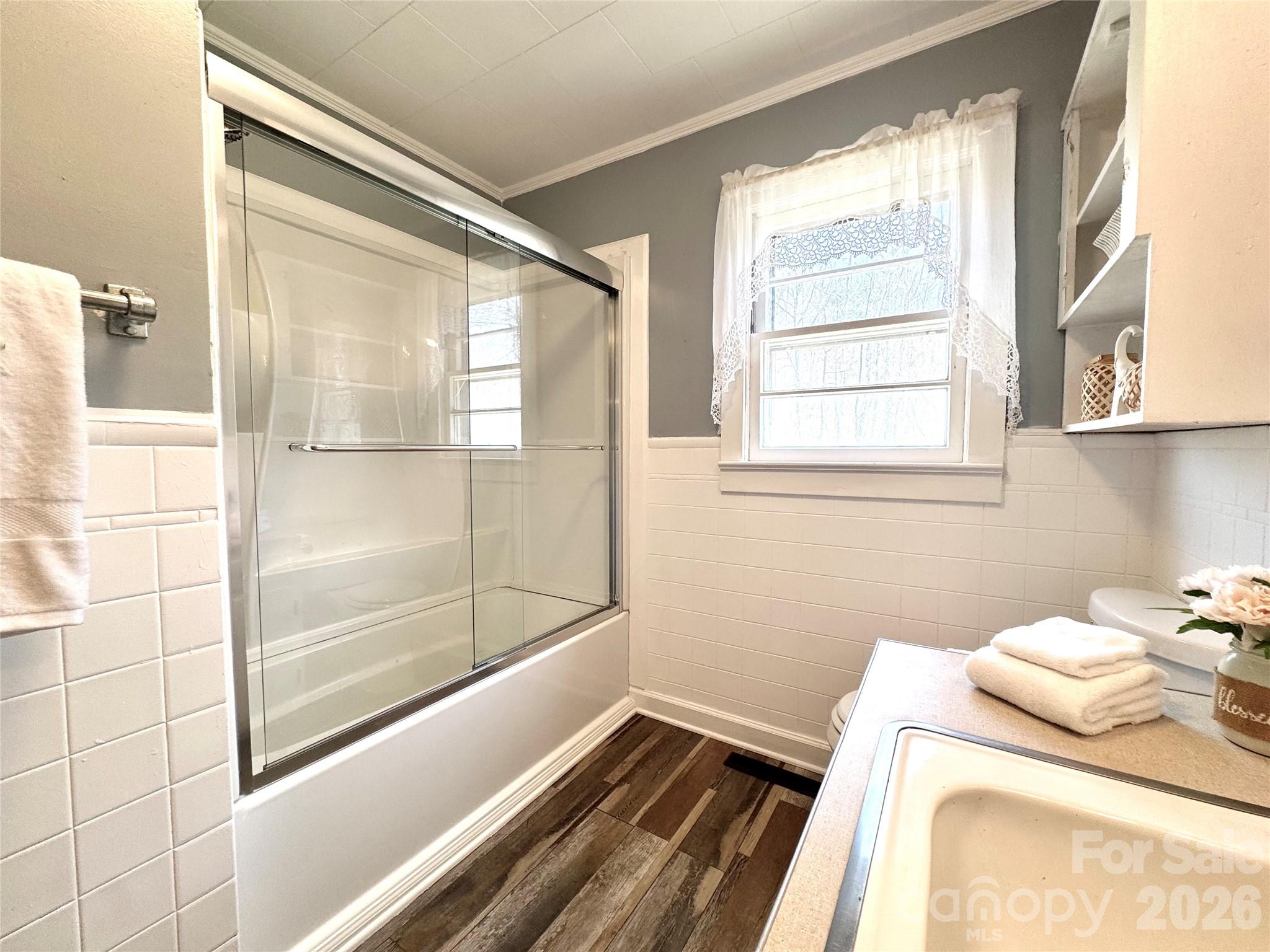 848 Meadowood Drive NE