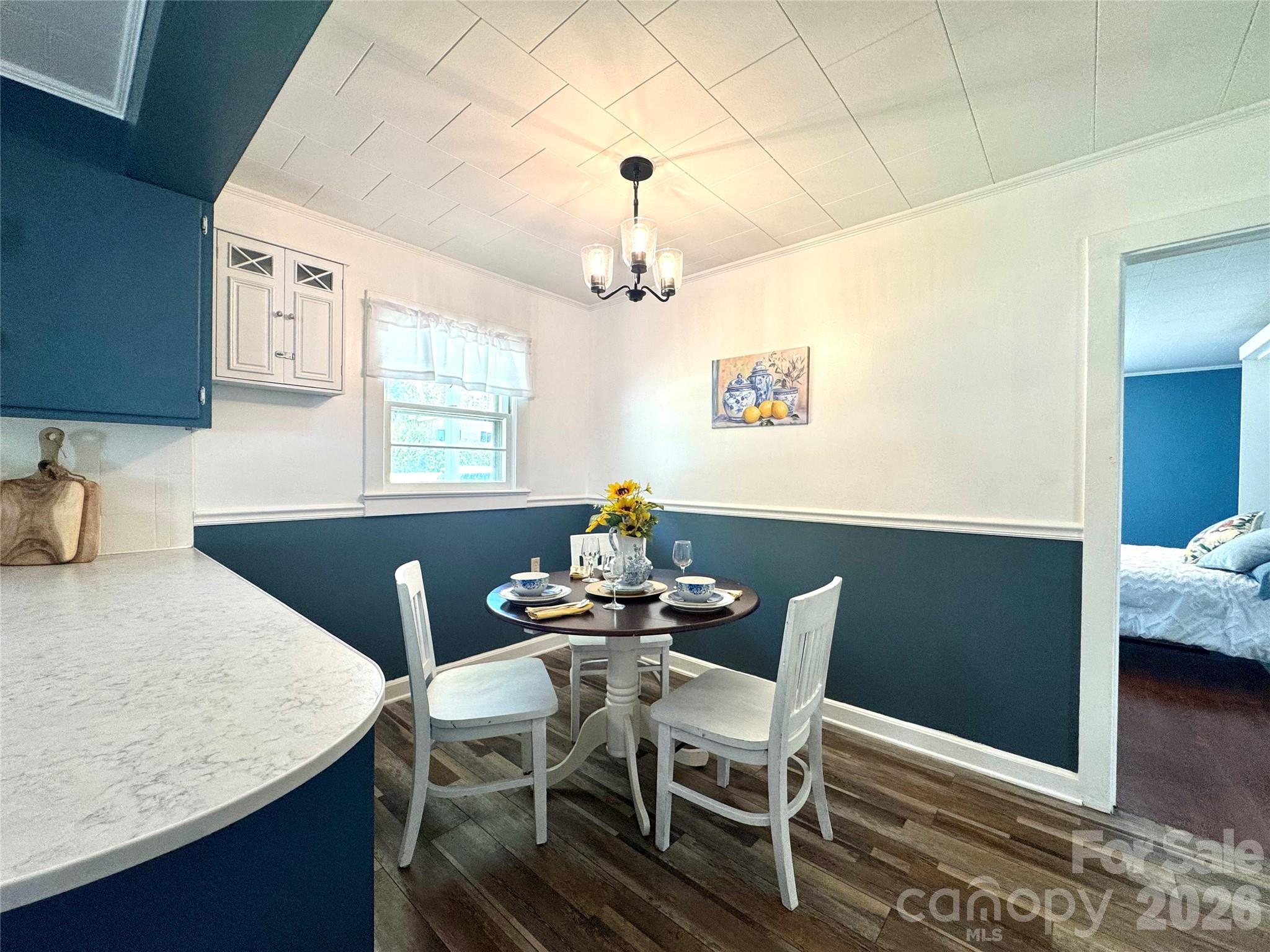 848 Meadowood Drive NE