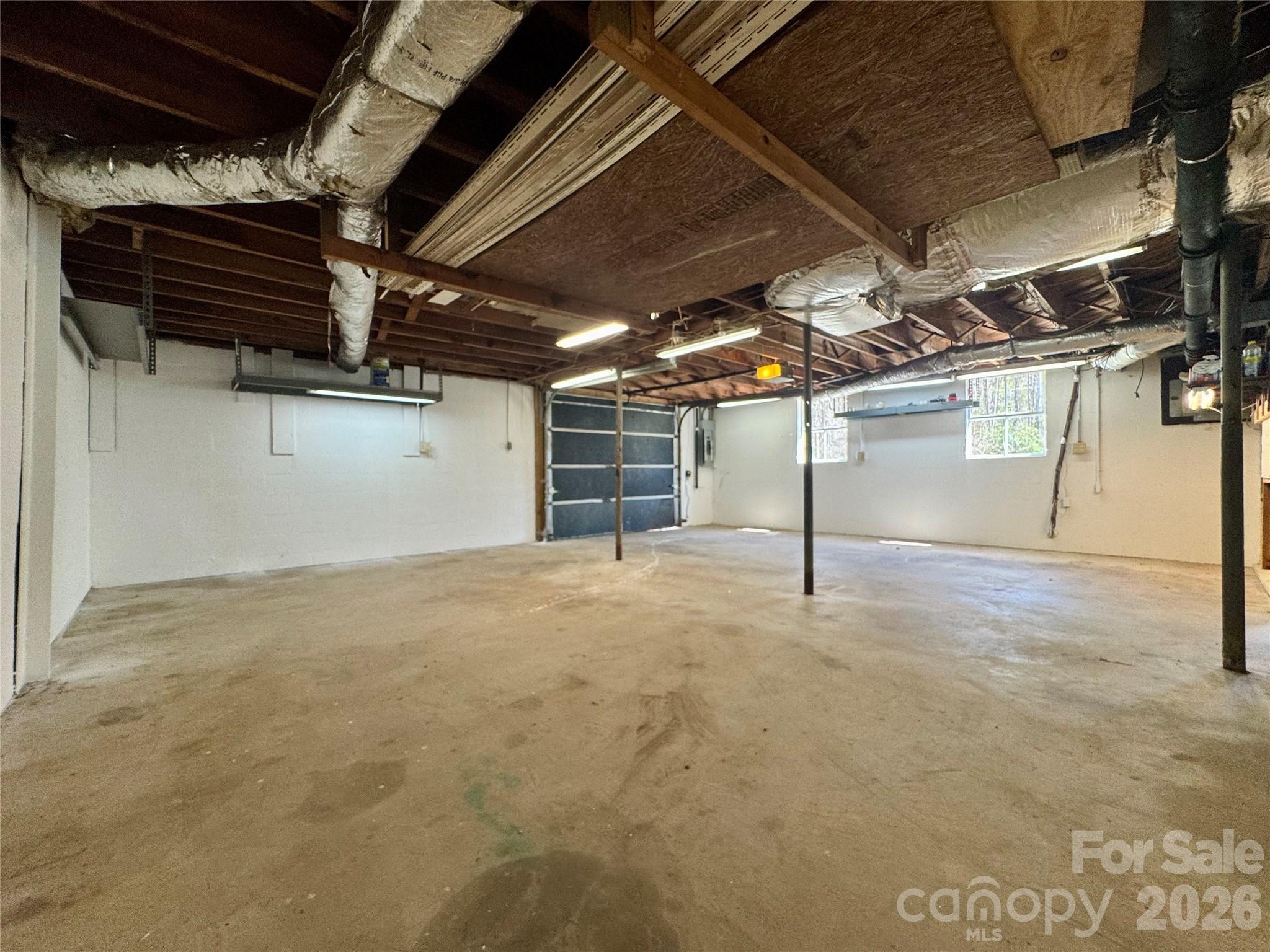 848 Meadowood Drive NE