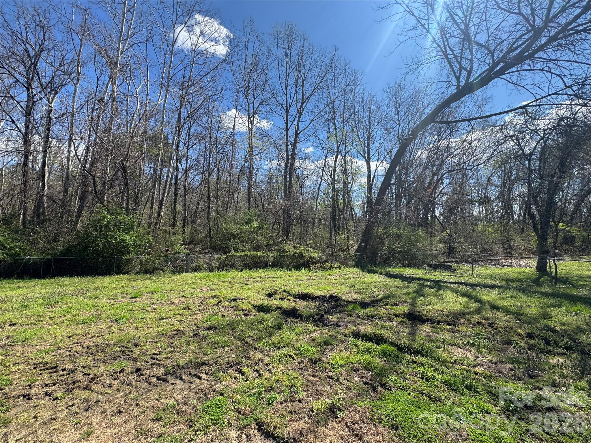 848 Meadowood Drive NE