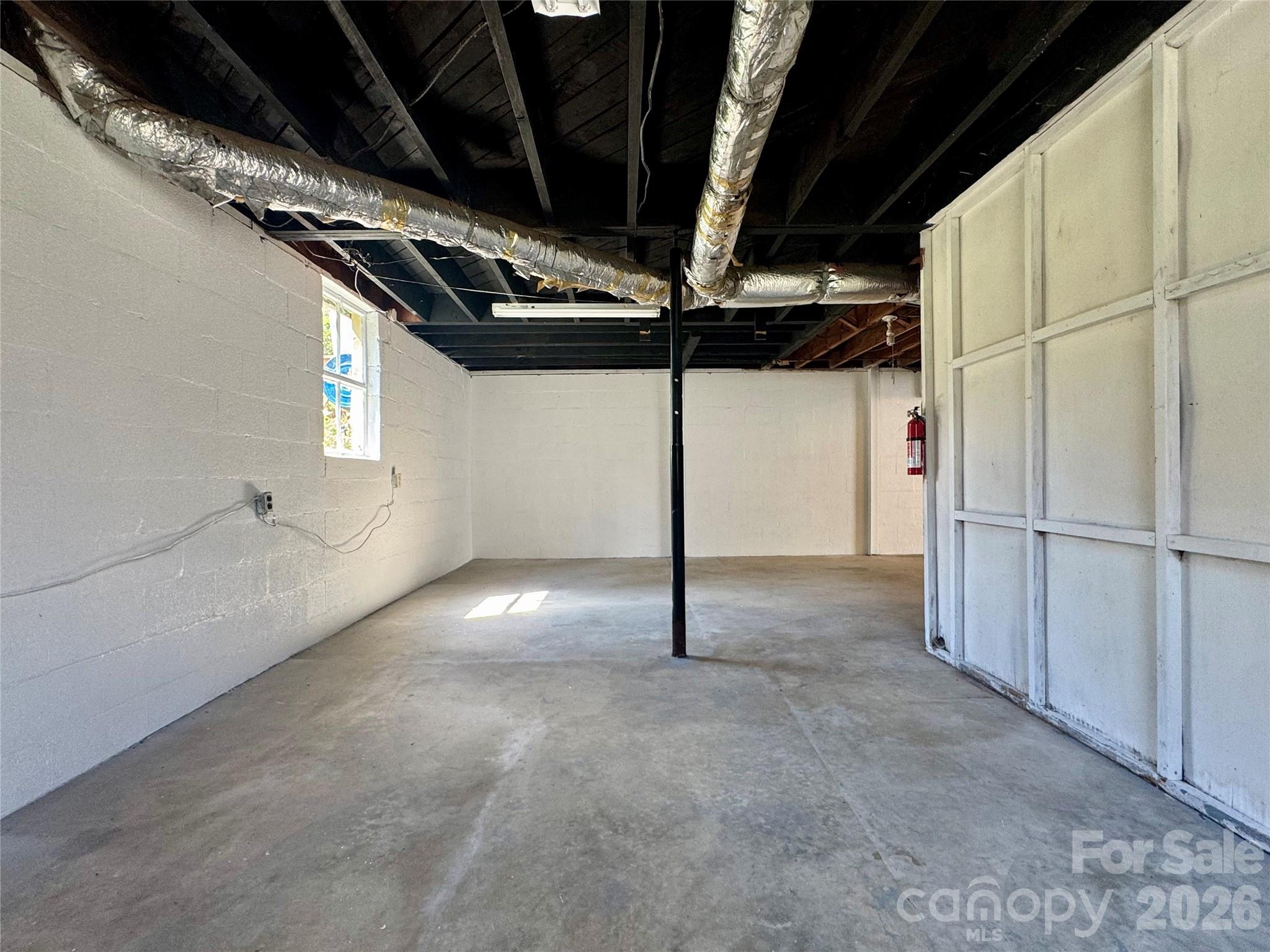 848 Meadowood Drive NE