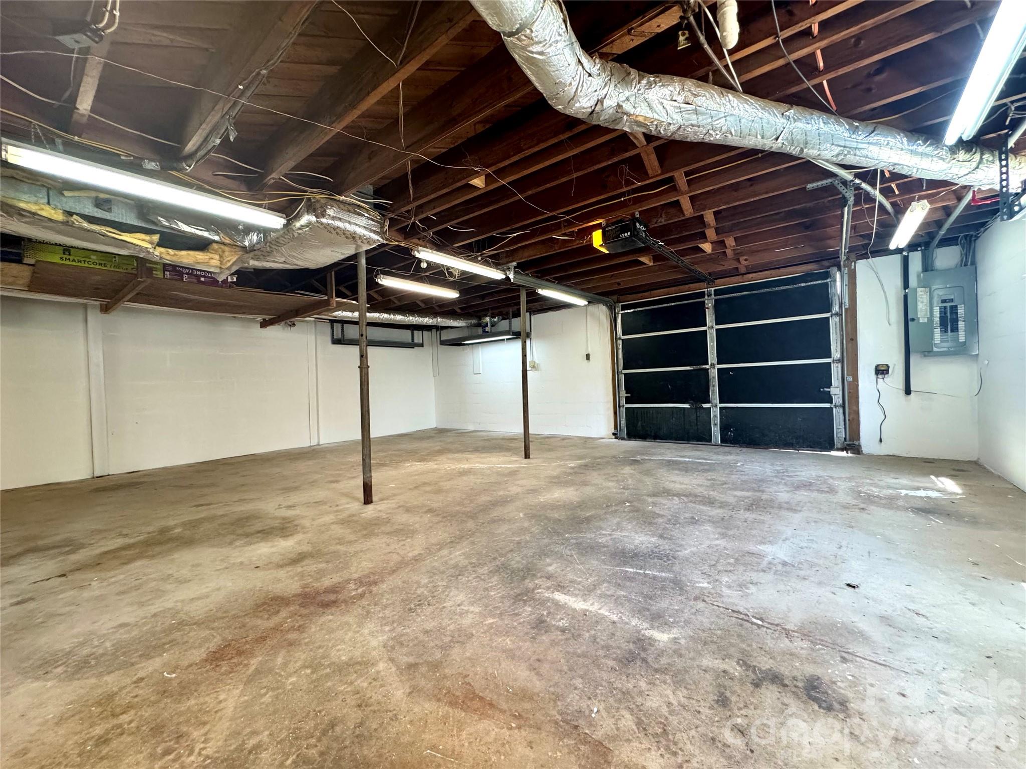 848 Meadowood Drive NE