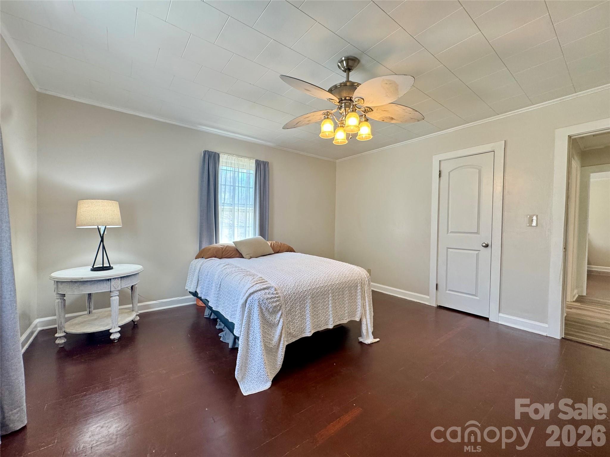 848 Meadowood Drive NE