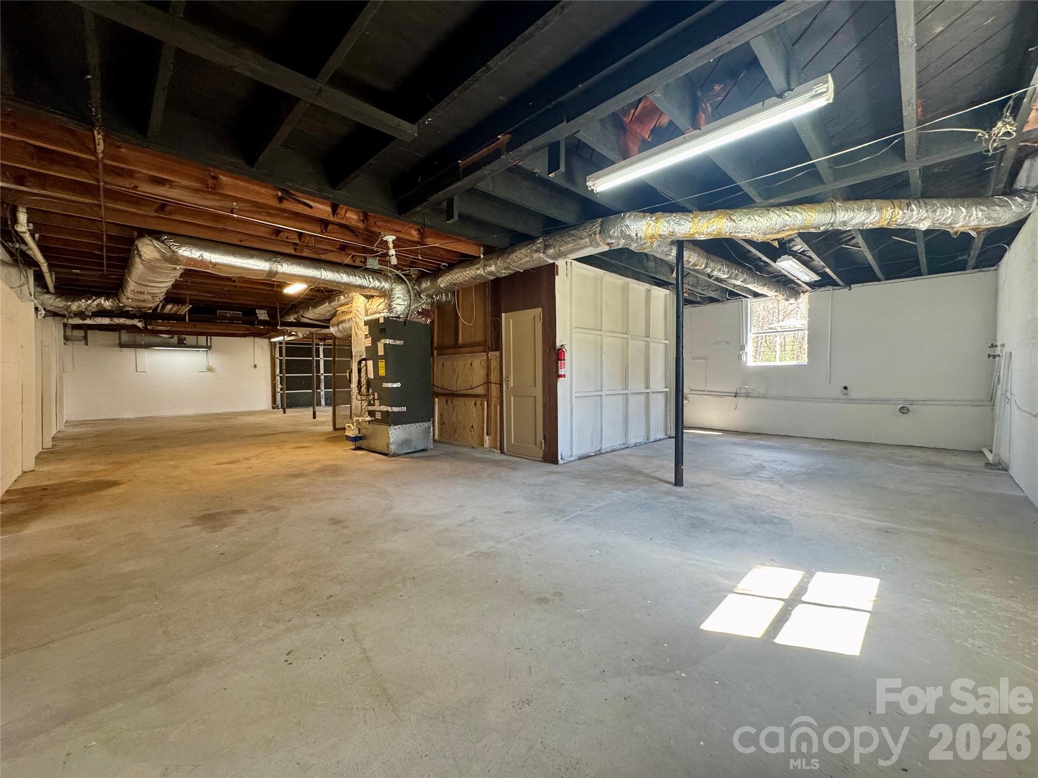 848 Meadowood Drive NE