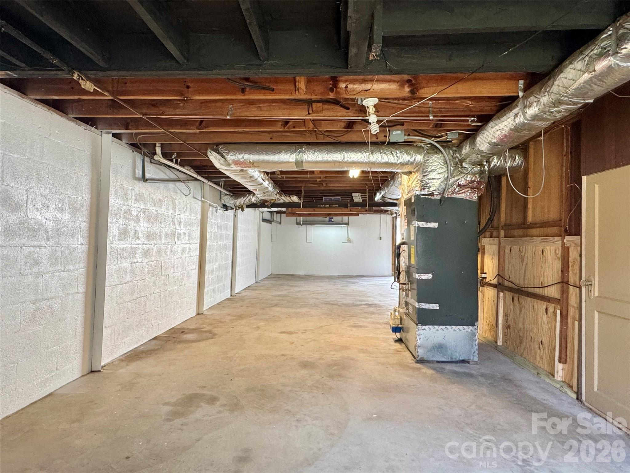 848 Meadowood Drive NE