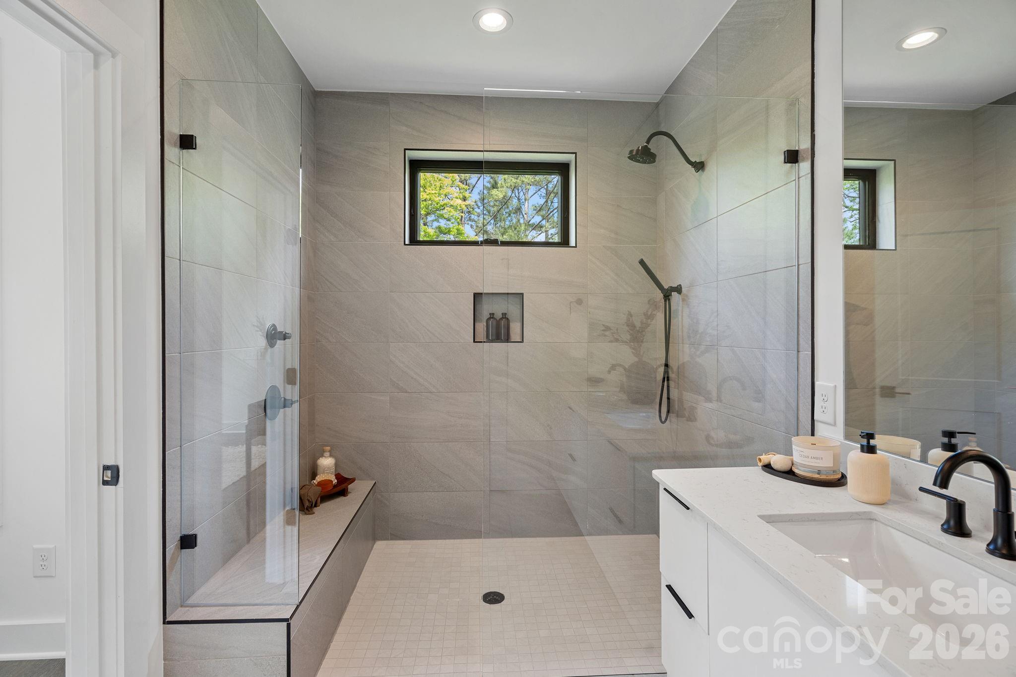 1006 Westbrook Drive Unit: B