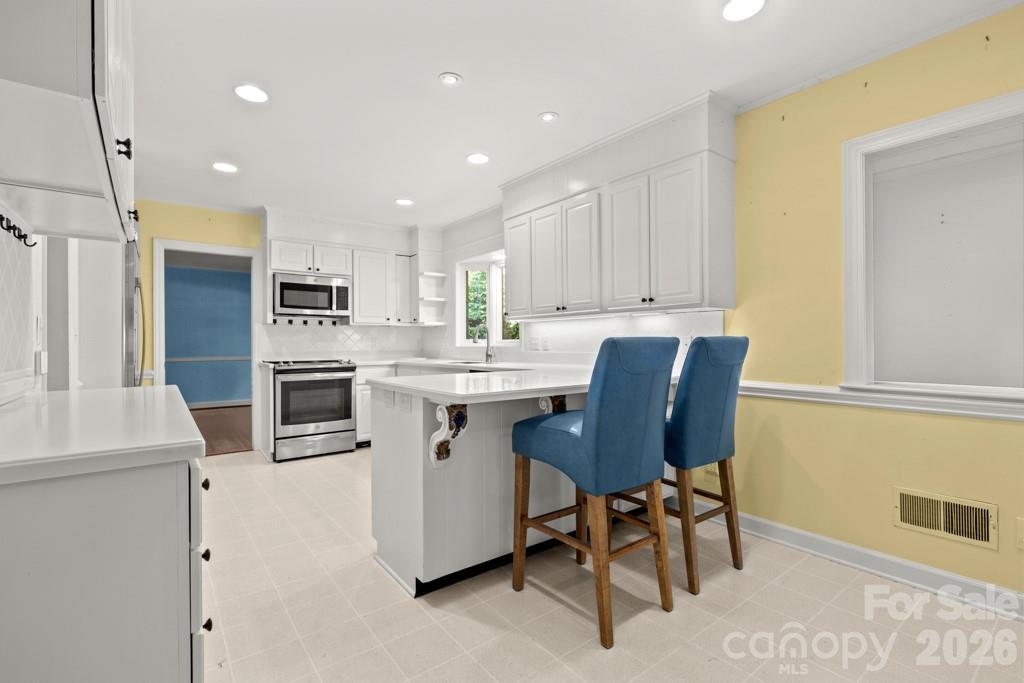 5335 Lansing Drive