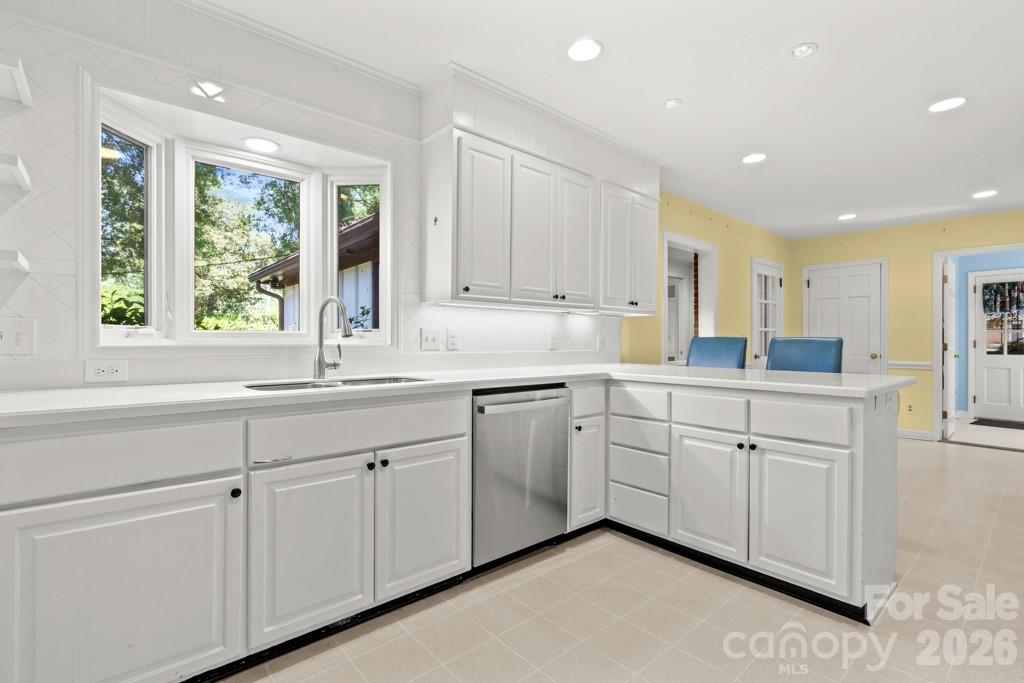 5335 Lansing Drive