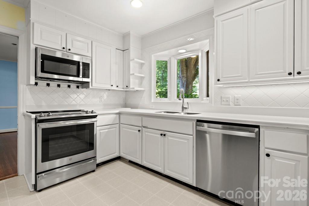 5335 Lansing Drive