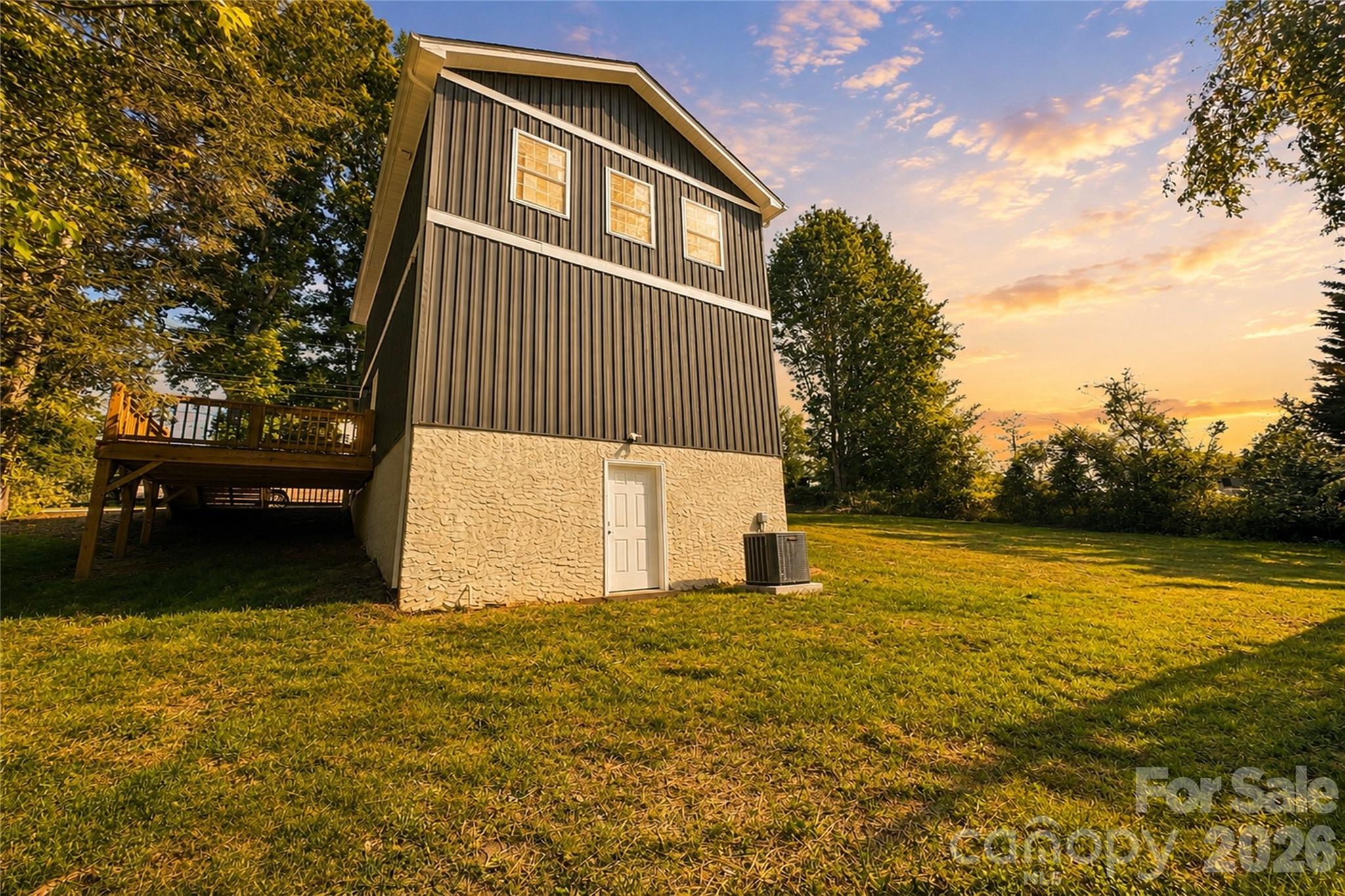 1135 Apple Lane