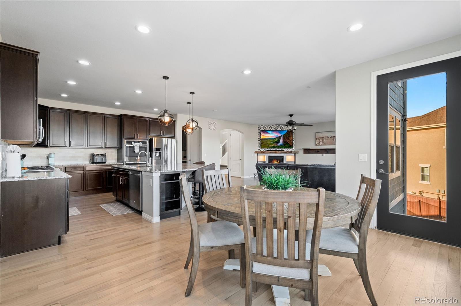 2910 El Nido Way