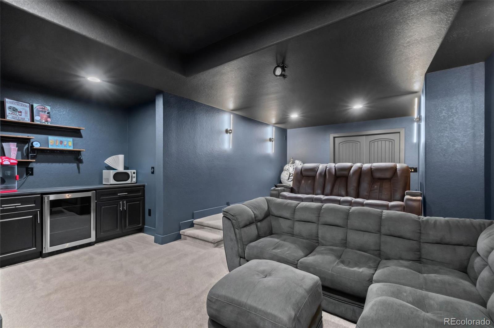 2910 El Nido Way