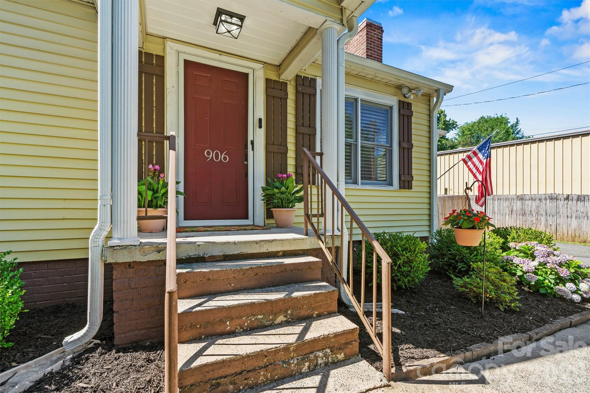 906 Oregon Avenue
