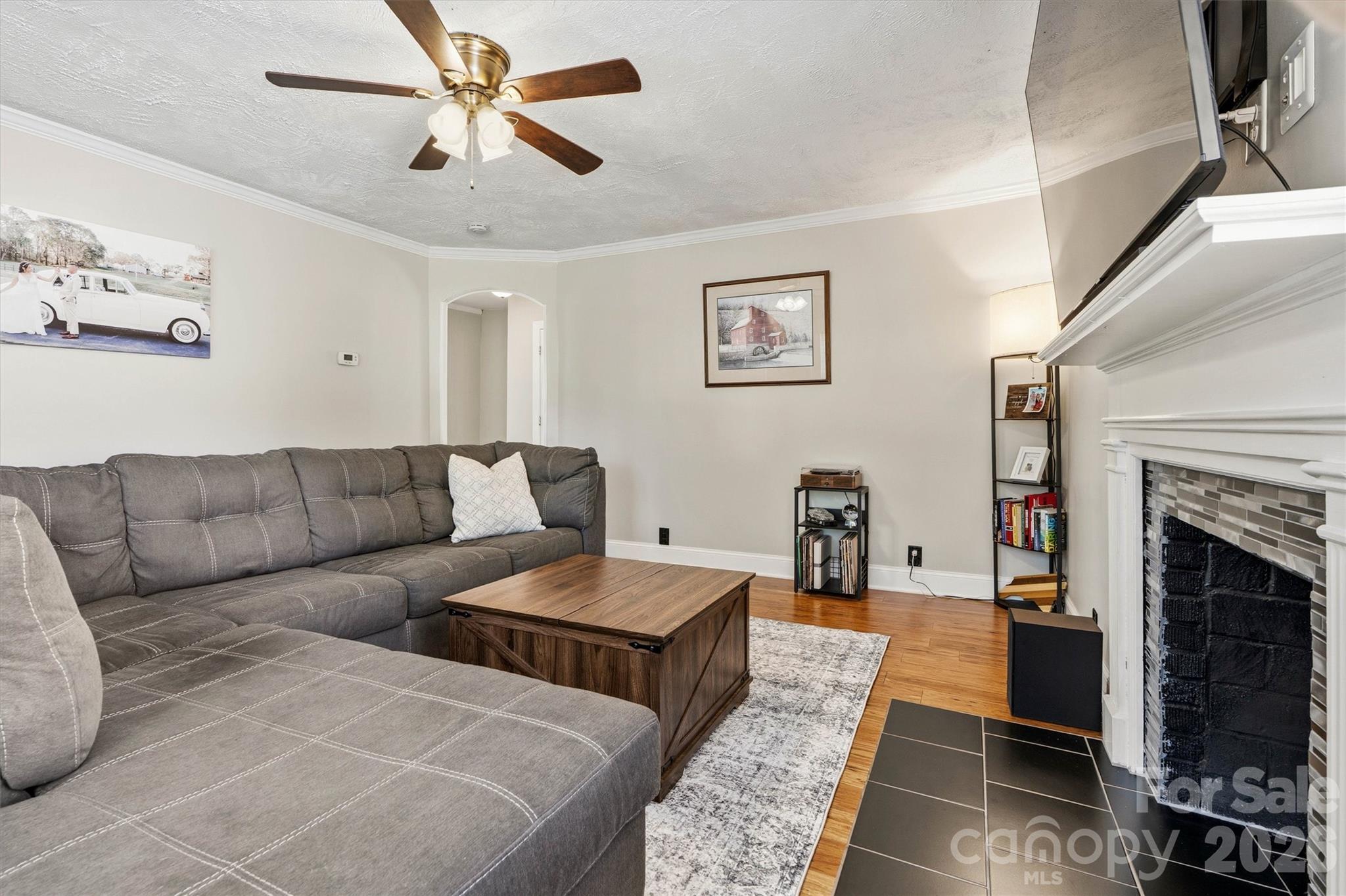 906 Oregon Avenue