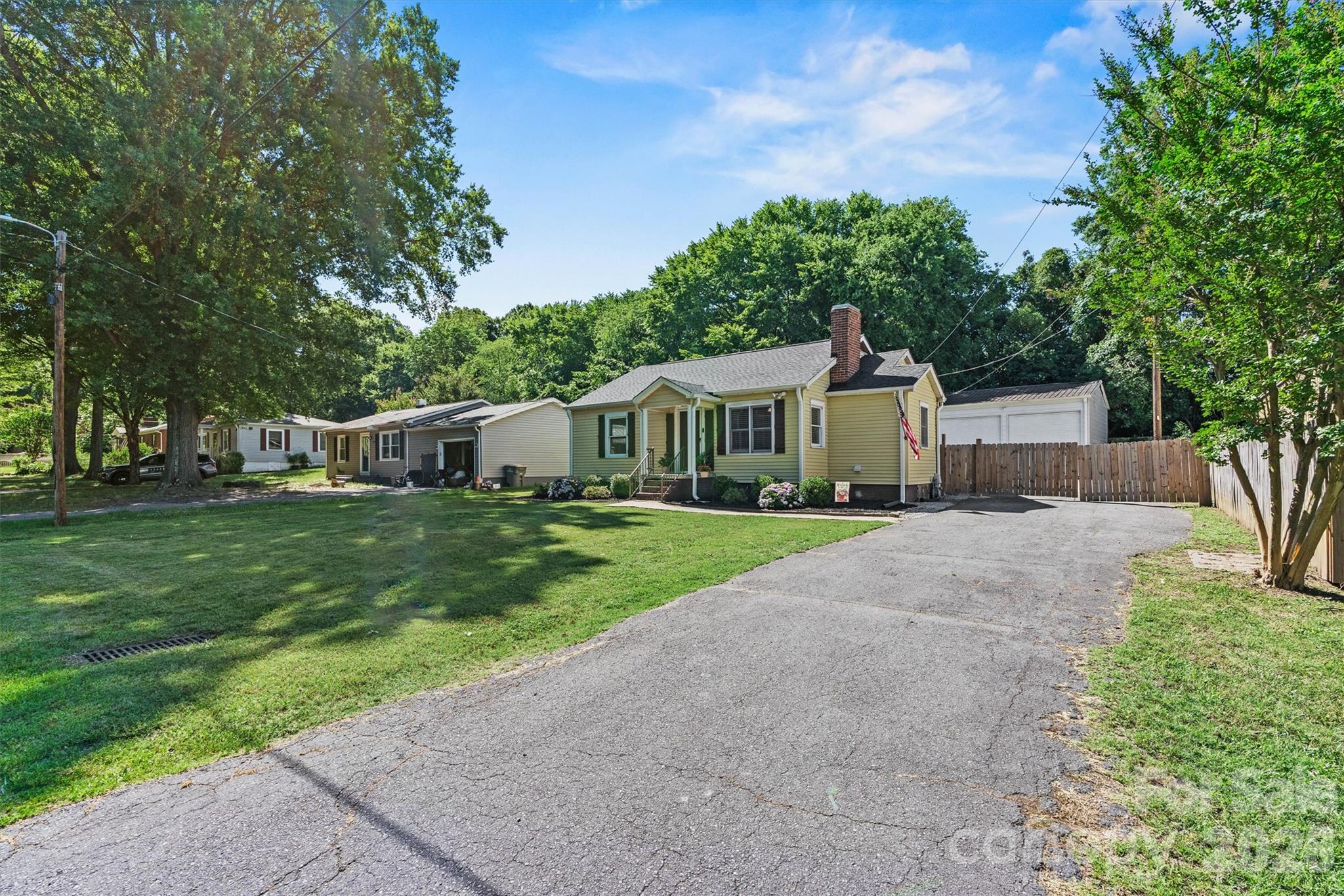 906 Oregon Avenue