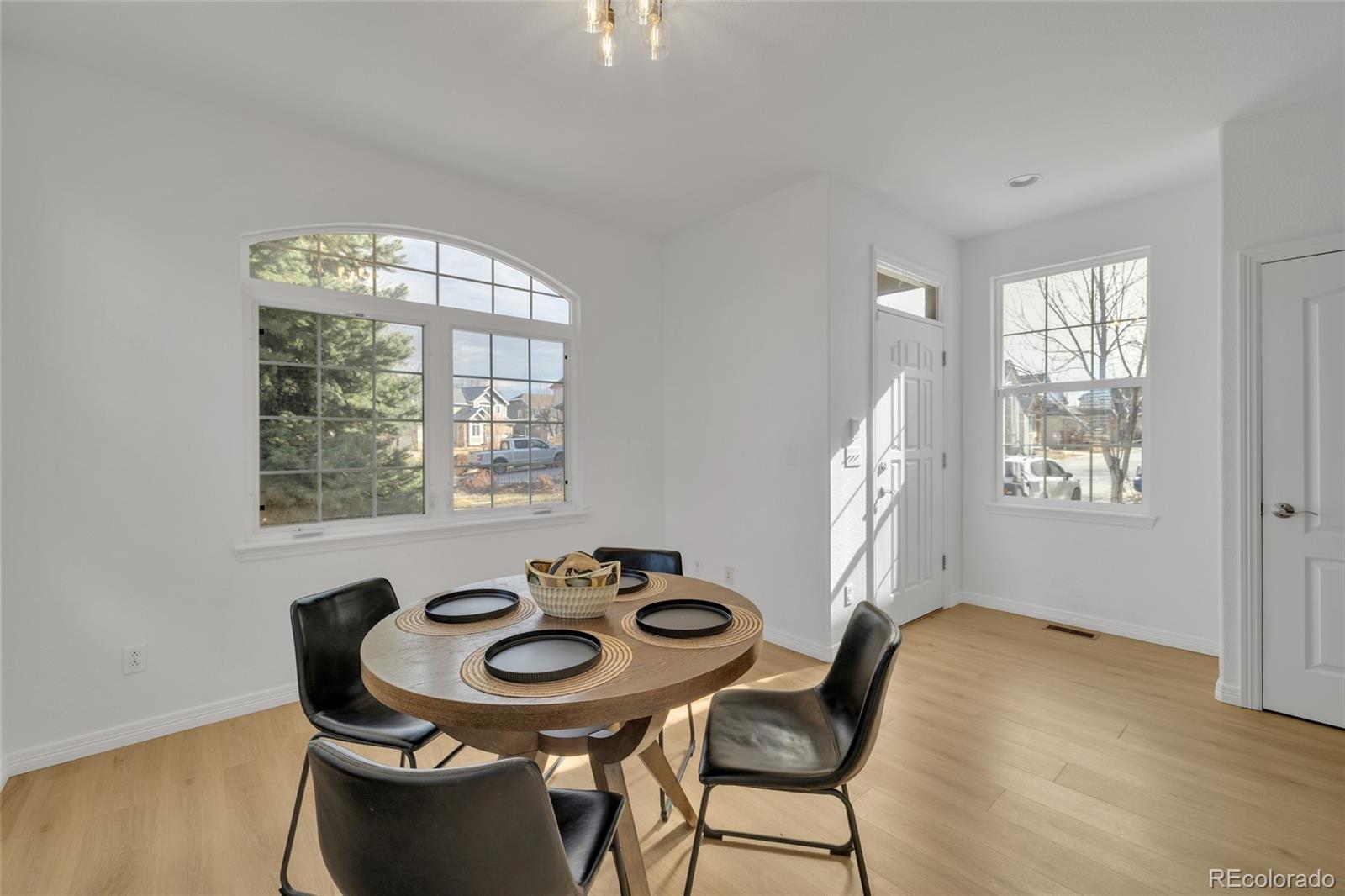 1701 S Poplar