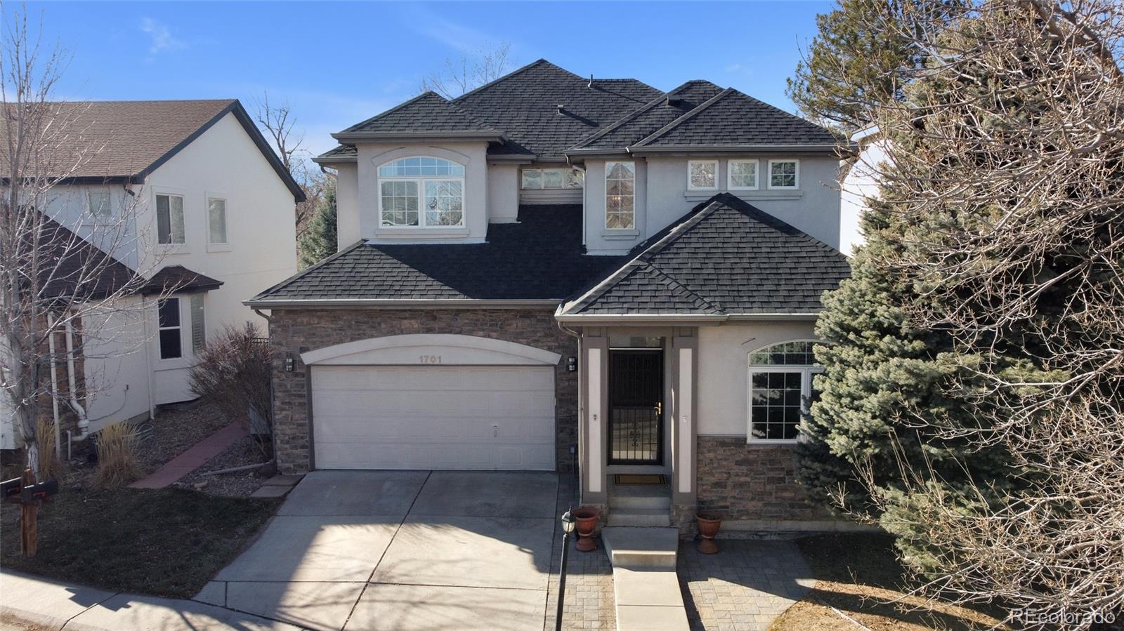 1701 S Poplar