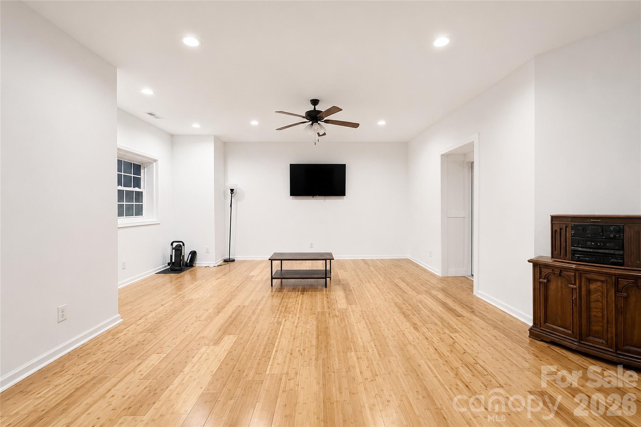 6047 Chaucer Lane