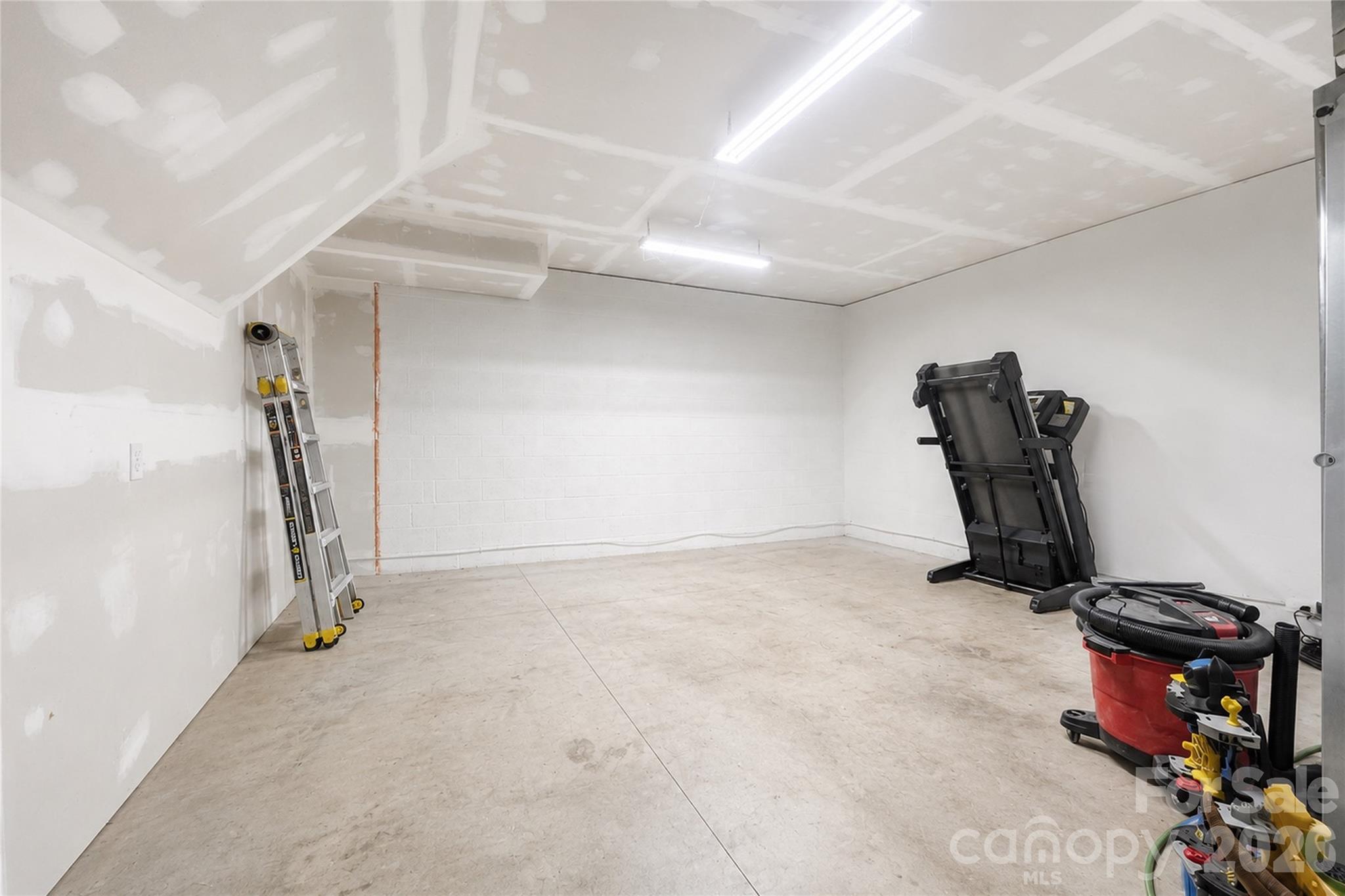 6047 Chaucer Lane